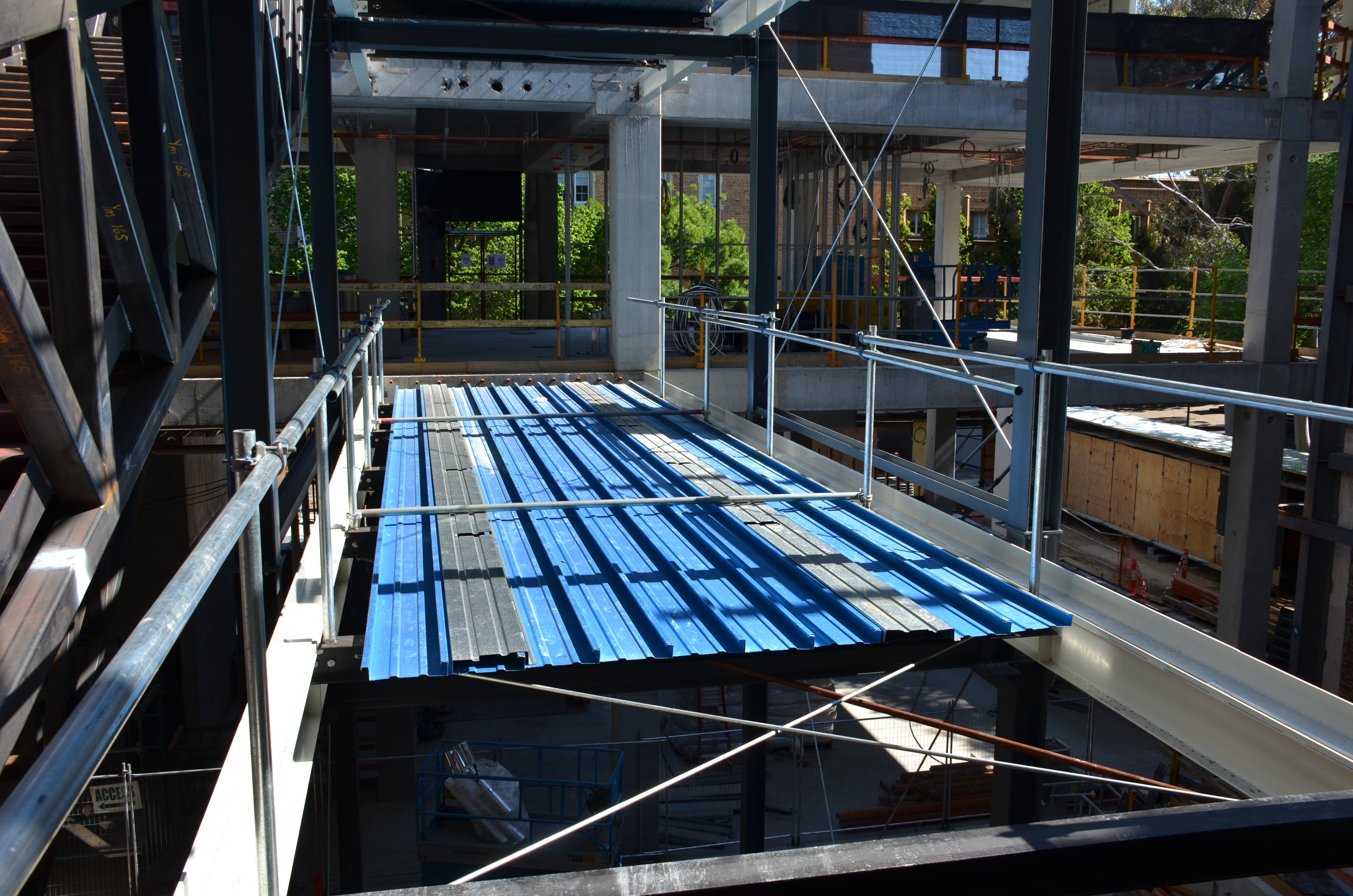 https://archive.abp.unimelb.edu.au/objects/images/Construction/Images/Stairs, walkways and balustrades/Structural steel walkways & support structure/DSC_3542.JPG