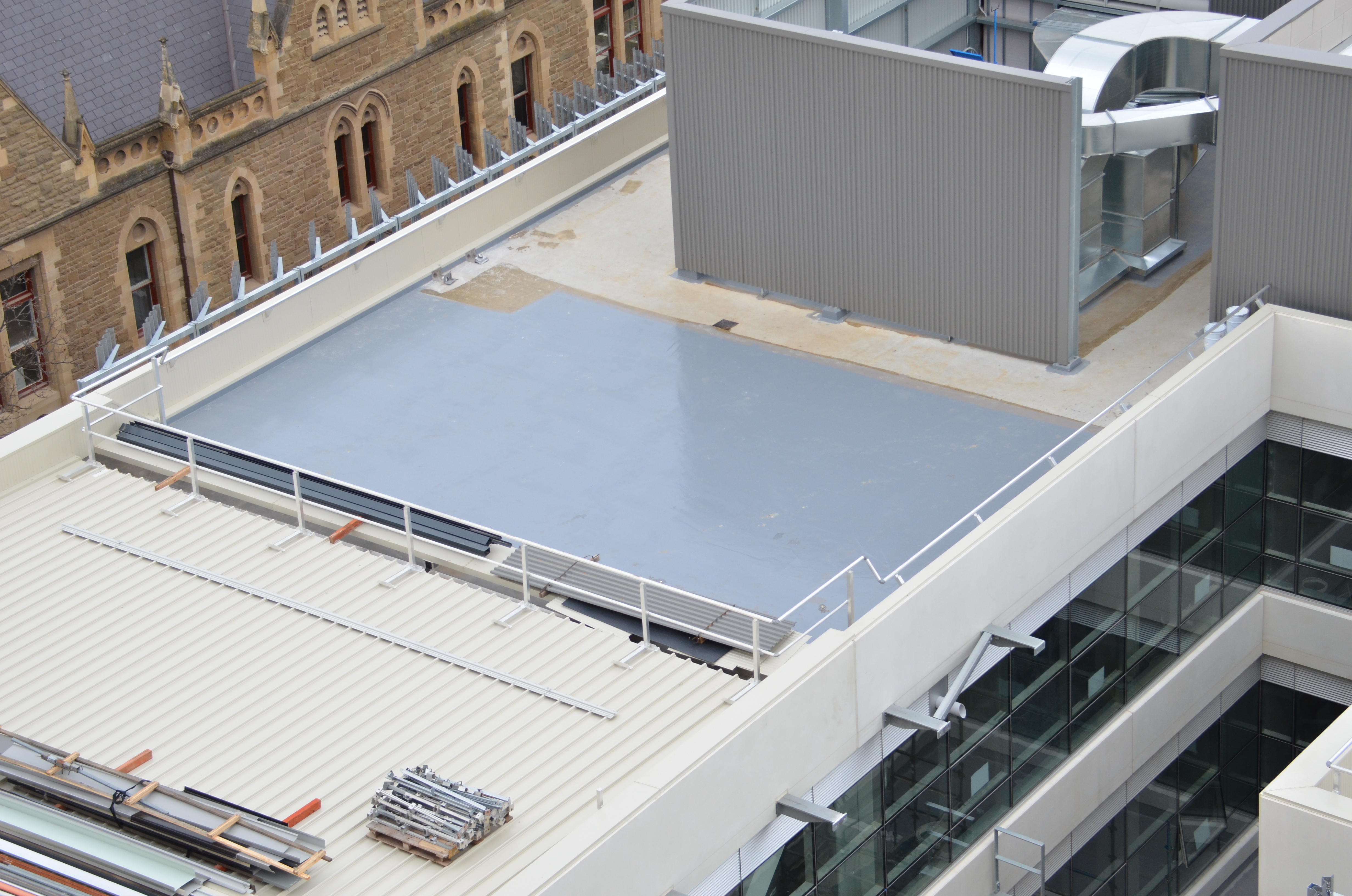 https://archive.abp.unimelb.edu.au/objects/images/Construction/Images/Roof/Drainage and tanking/DSC_8113.JPG