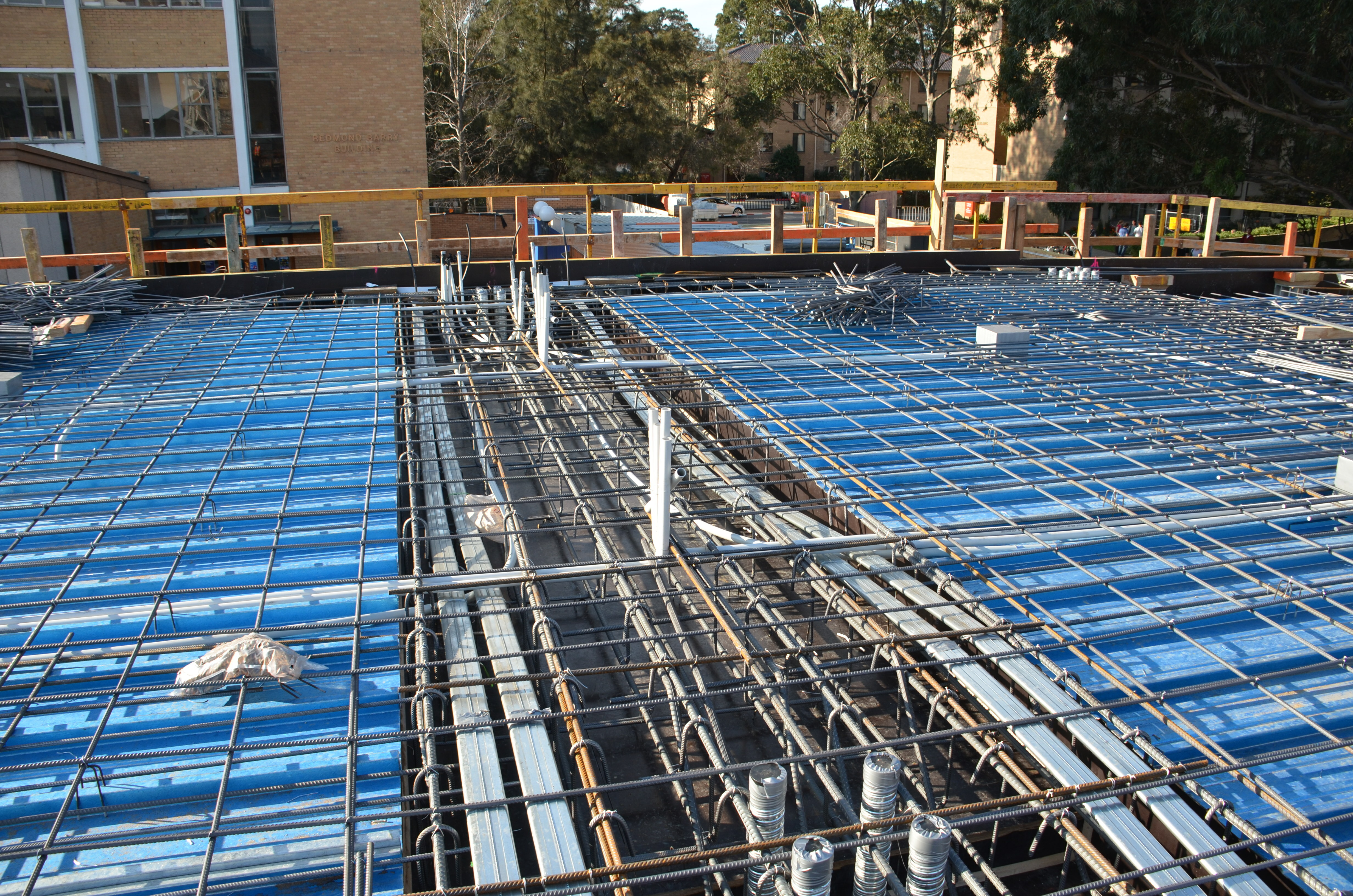 https://archive.abp.unimelb.edu.au/objects/images/Construction/Images/Concrete suspended slabs and beams/Post-tensioned beams & slabs/DSC_1694.JPG