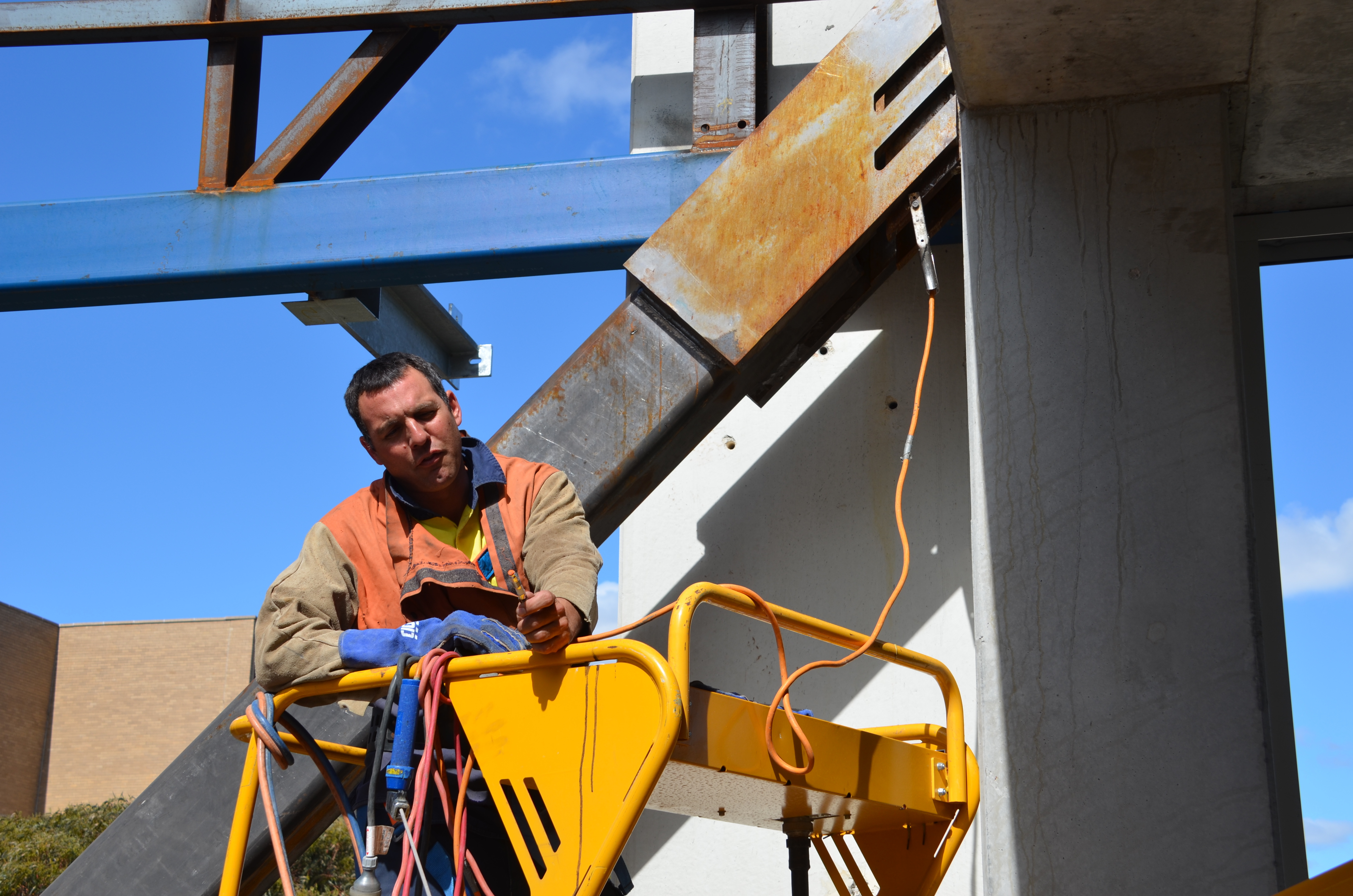 https://archive.abp.unimelb.edu.au/objects/images/Construction/Images/Structural steel/Cantilever/Erection/DSC_4619.JPG