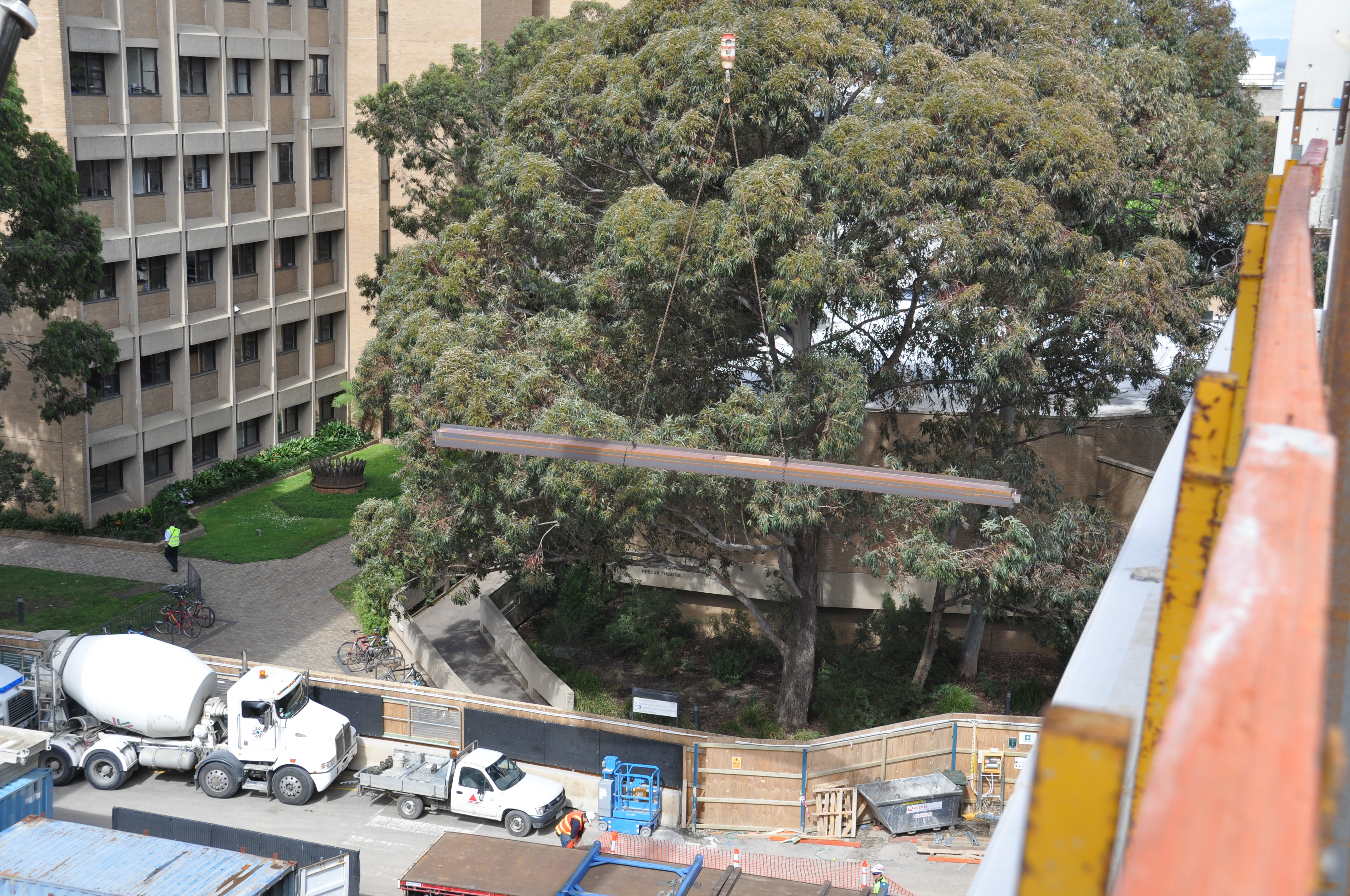 https://archive.abp.unimelb.edu.au/objects/images/Construction/Images/Structural steel/General roof/DSC_4080.JPG