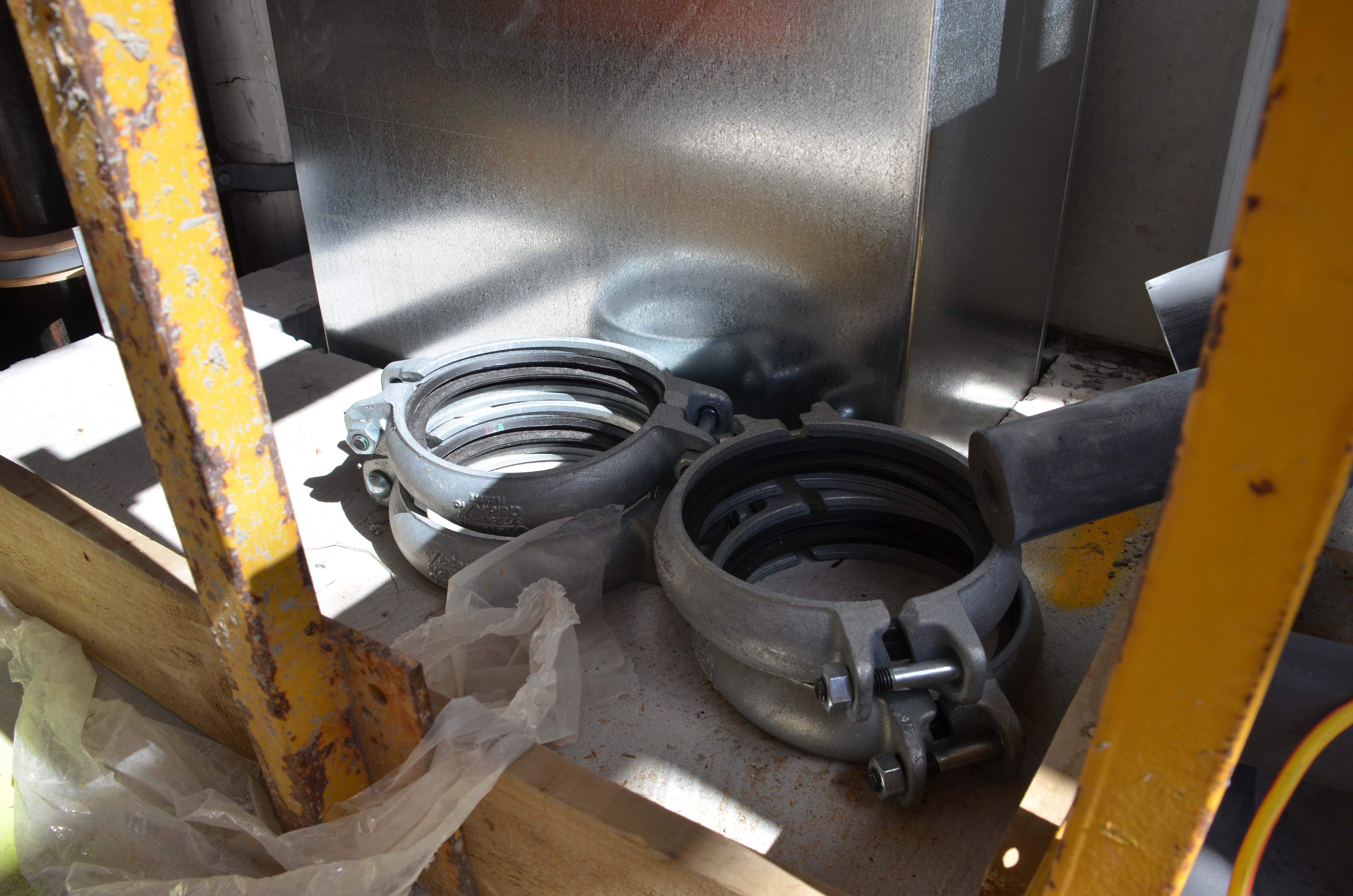 https://archive.abp.unimelb.edu.au/objects/images/Construction/Images/Services/Riser shafts/DSC_4605.JPG
