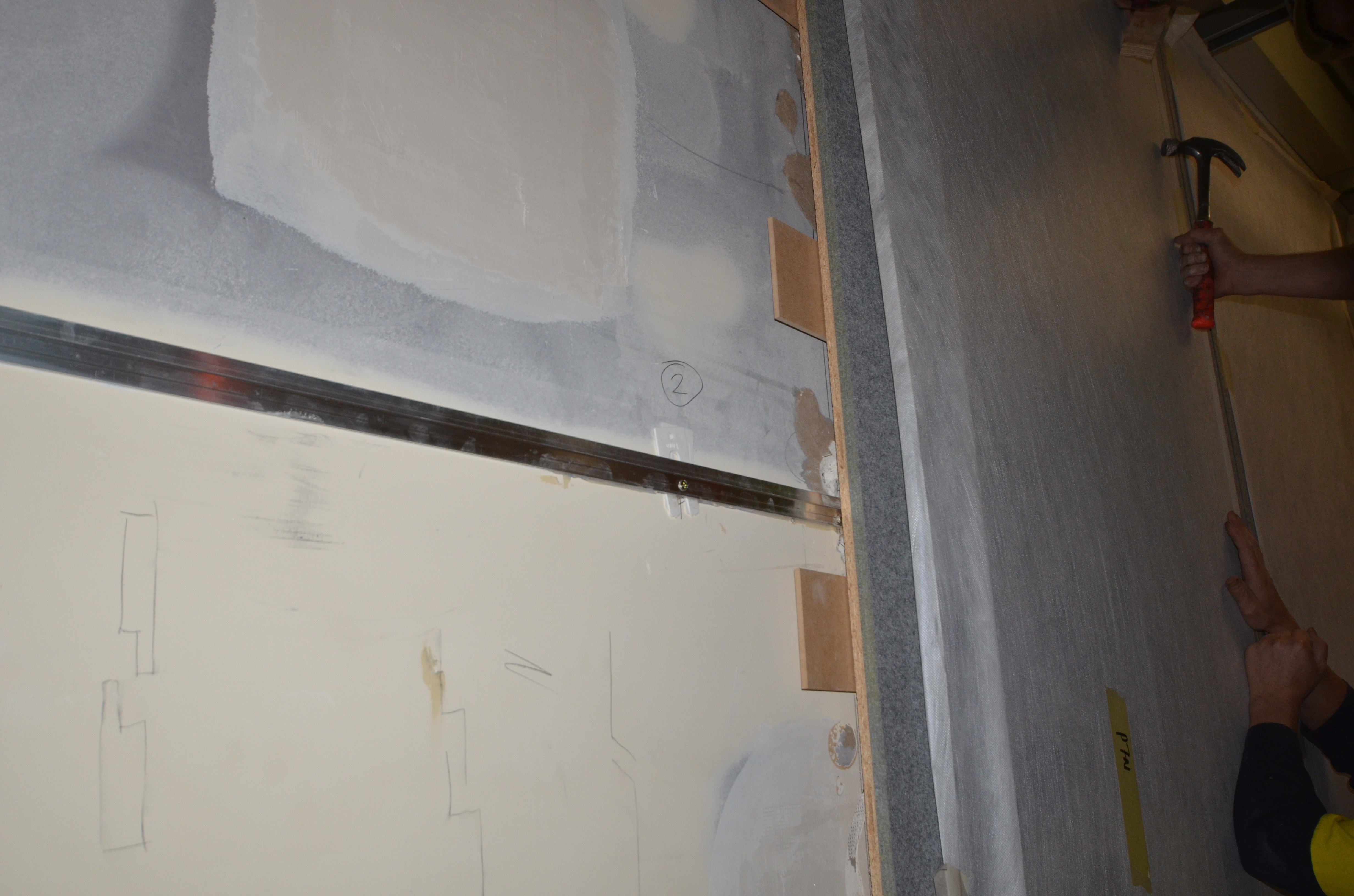 https://archive.abp.unimelb.edu.au/objects/images/Construction/Images/Wall linings and finishes/Atrium walkway linings/DSC_8268.JPG