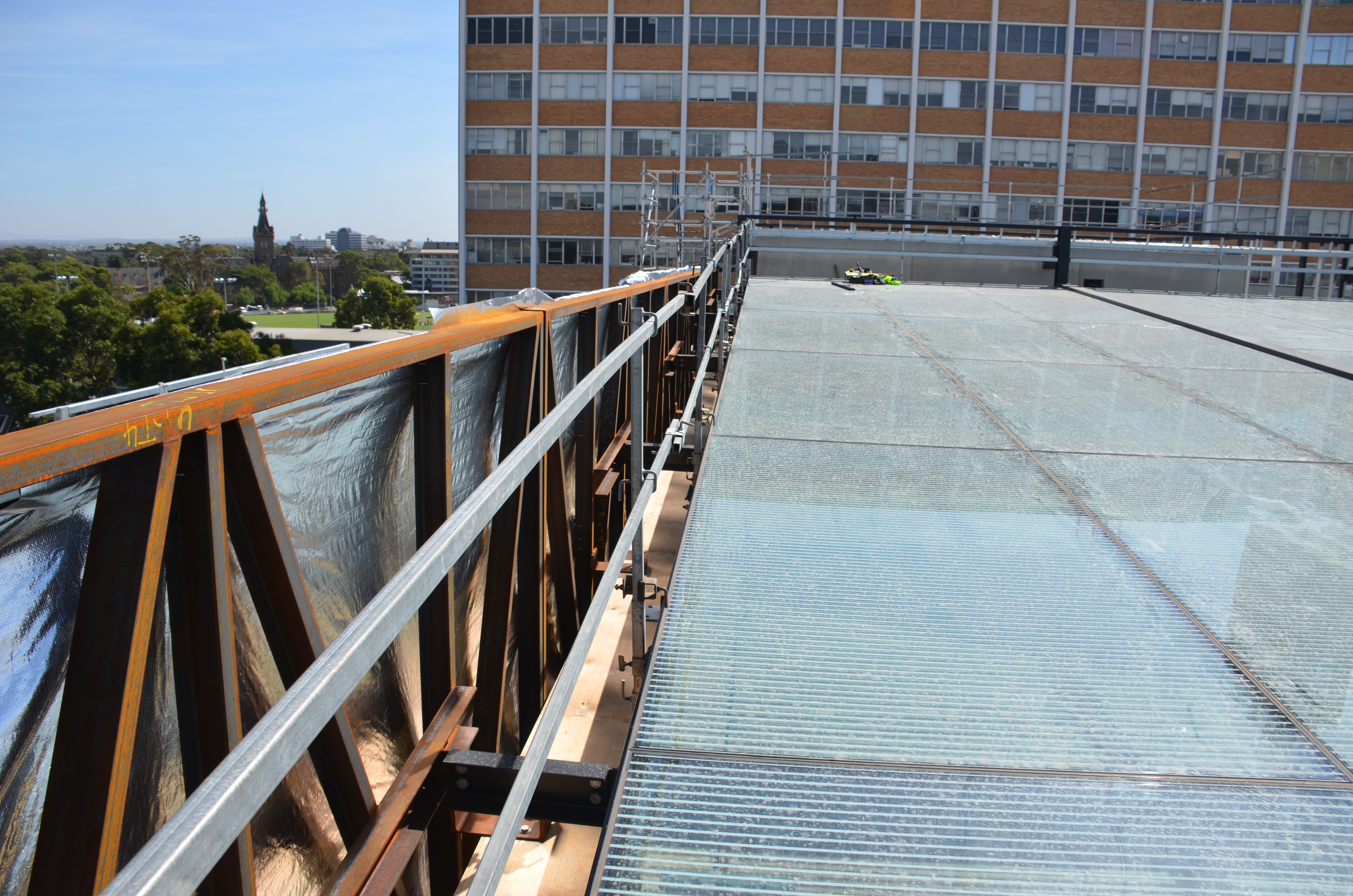 https://archive.abp.unimelb.edu.au/objects/images/Construction/Images/Roof/Glazed atrium roof/Delivery & Installation/DSC_6261.JPG
