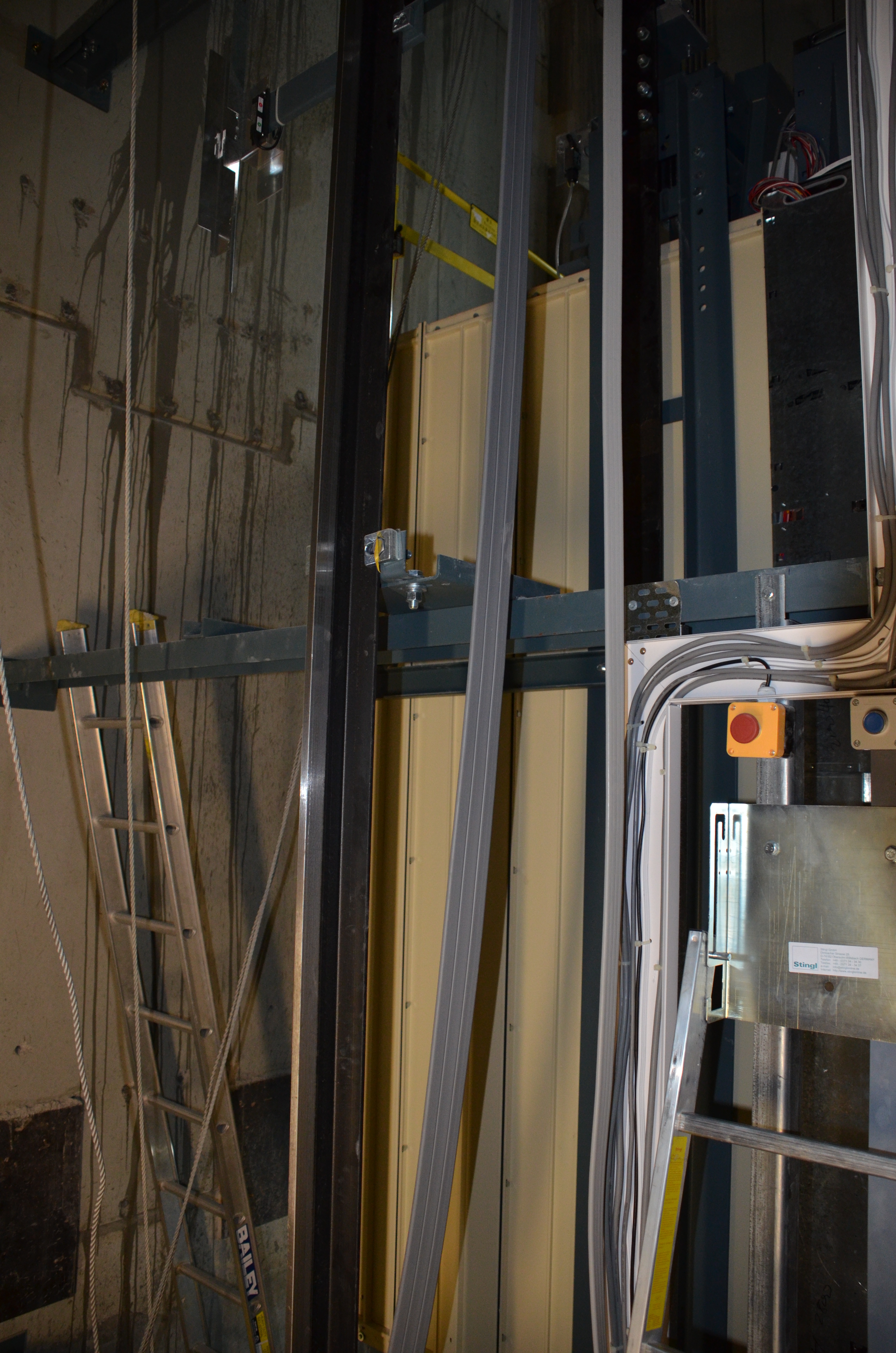 https://archive.abp.unimelb.edu.au/objects/images/Construction/Images/Services/Lift installation/Main lift bank/DSC_7112.JPG