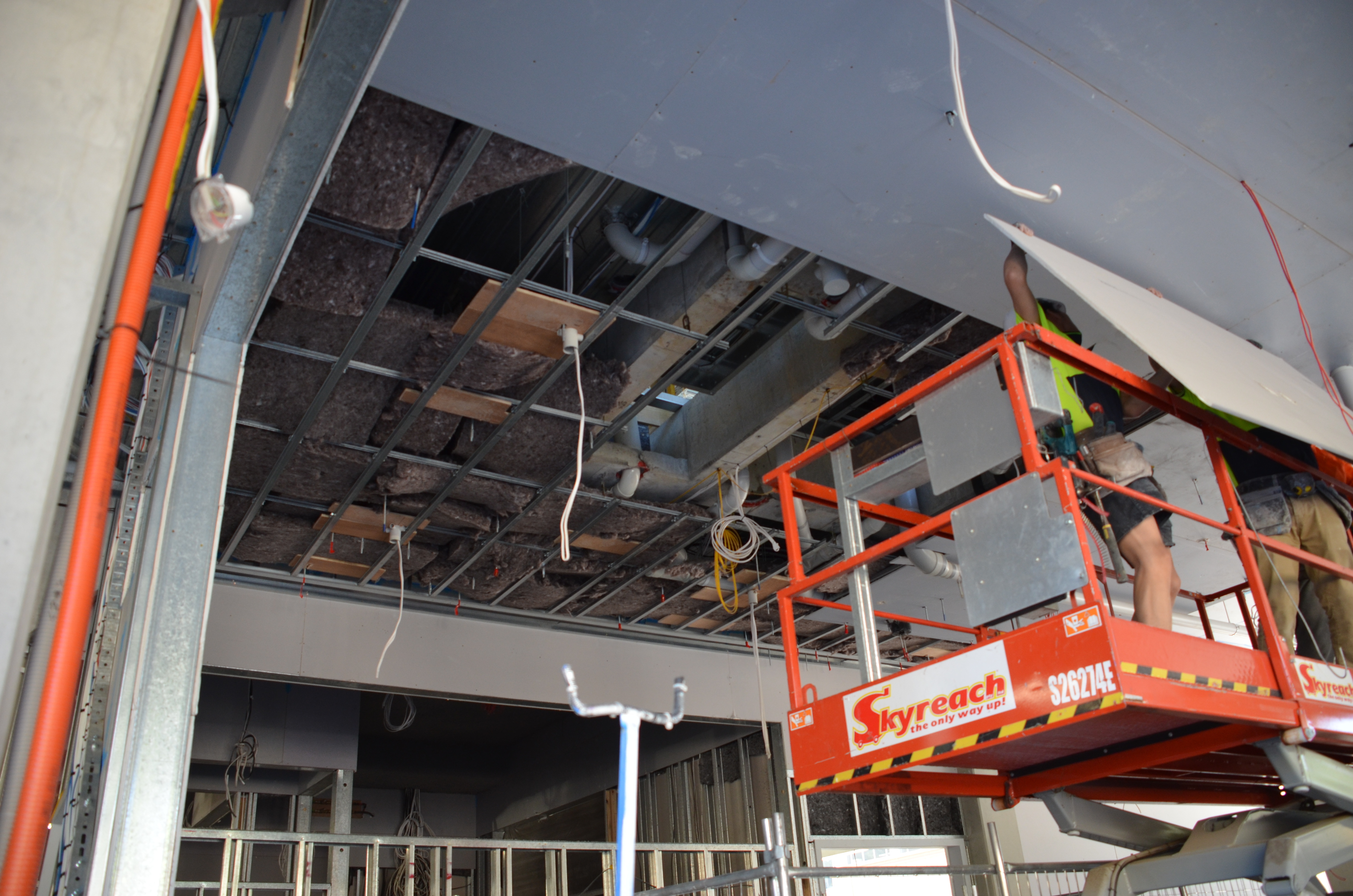 https://archive.abp.unimelb.edu.au/objects/images/Construction/Images/Ceilings/Suspended plasterboard/DSC_4946.JPG https://archive.abp.unimelb.edu.au/objects/images/Construction/Images/Ceilings/Suspended plasterboard/DSC_4946.JPG