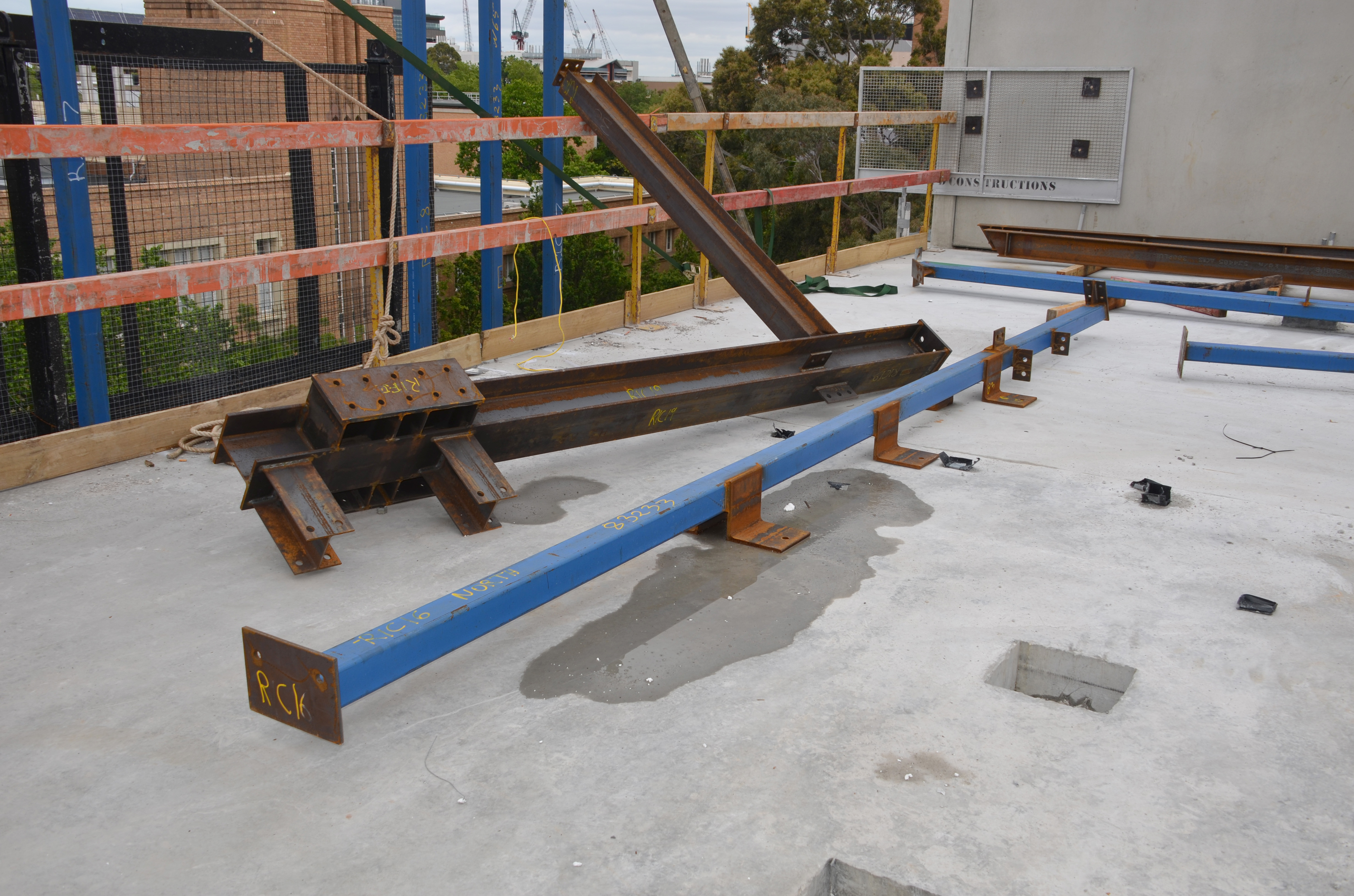 https://archive.abp.unimelb.edu.au/objects/images/Construction/Images/Structural steel/General roof/DSC_3434.JPG https://archive.abp.unimelb.edu.au/objects/images/Construction/Images/Structural steel/General roof/DSC_3434.JPG