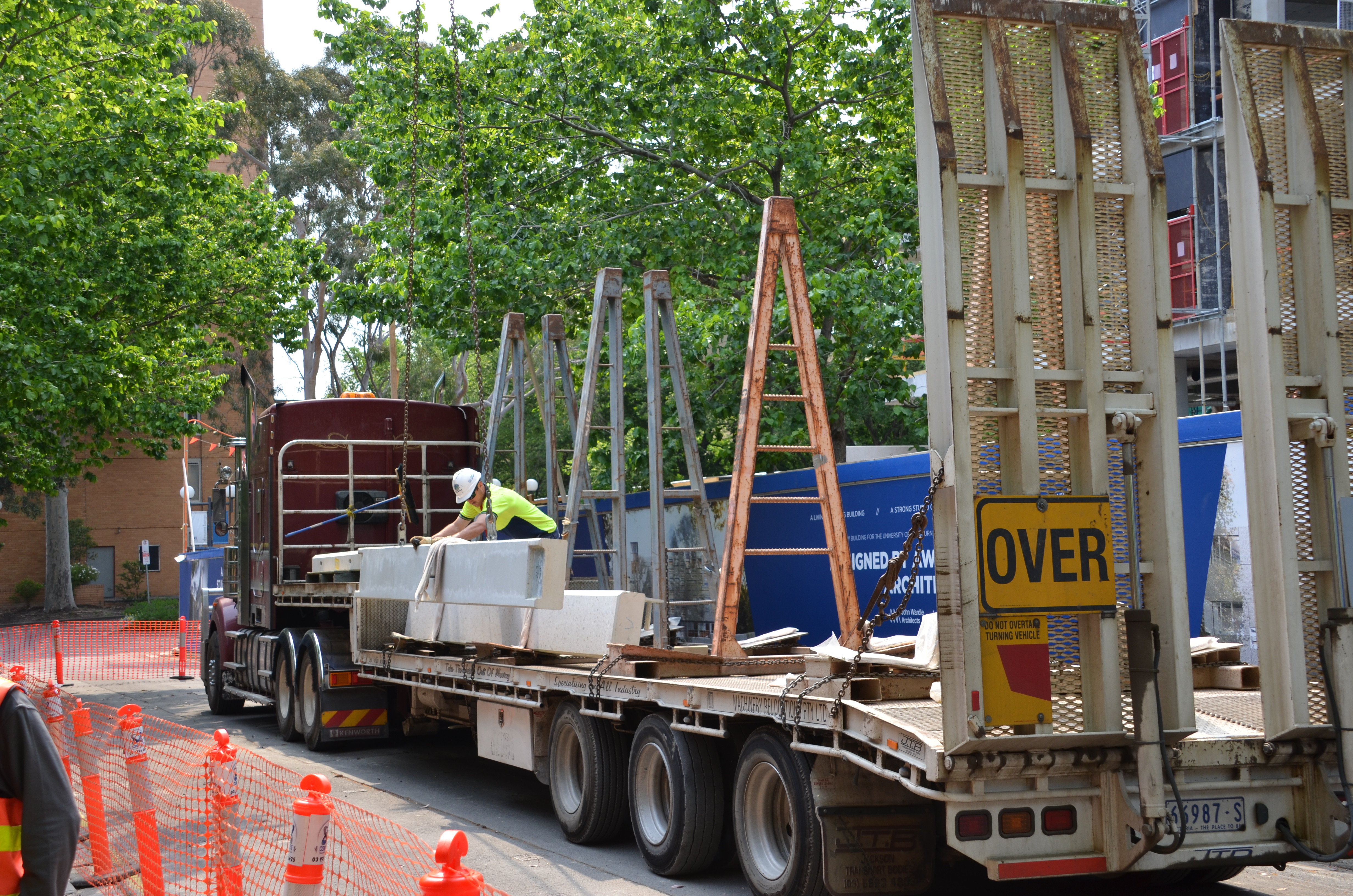 https://archive.abp.unimelb.edu.au/objects/images/Construction/Images/Facades/Precast concrete/Polished south side/DSC_3623.JPG