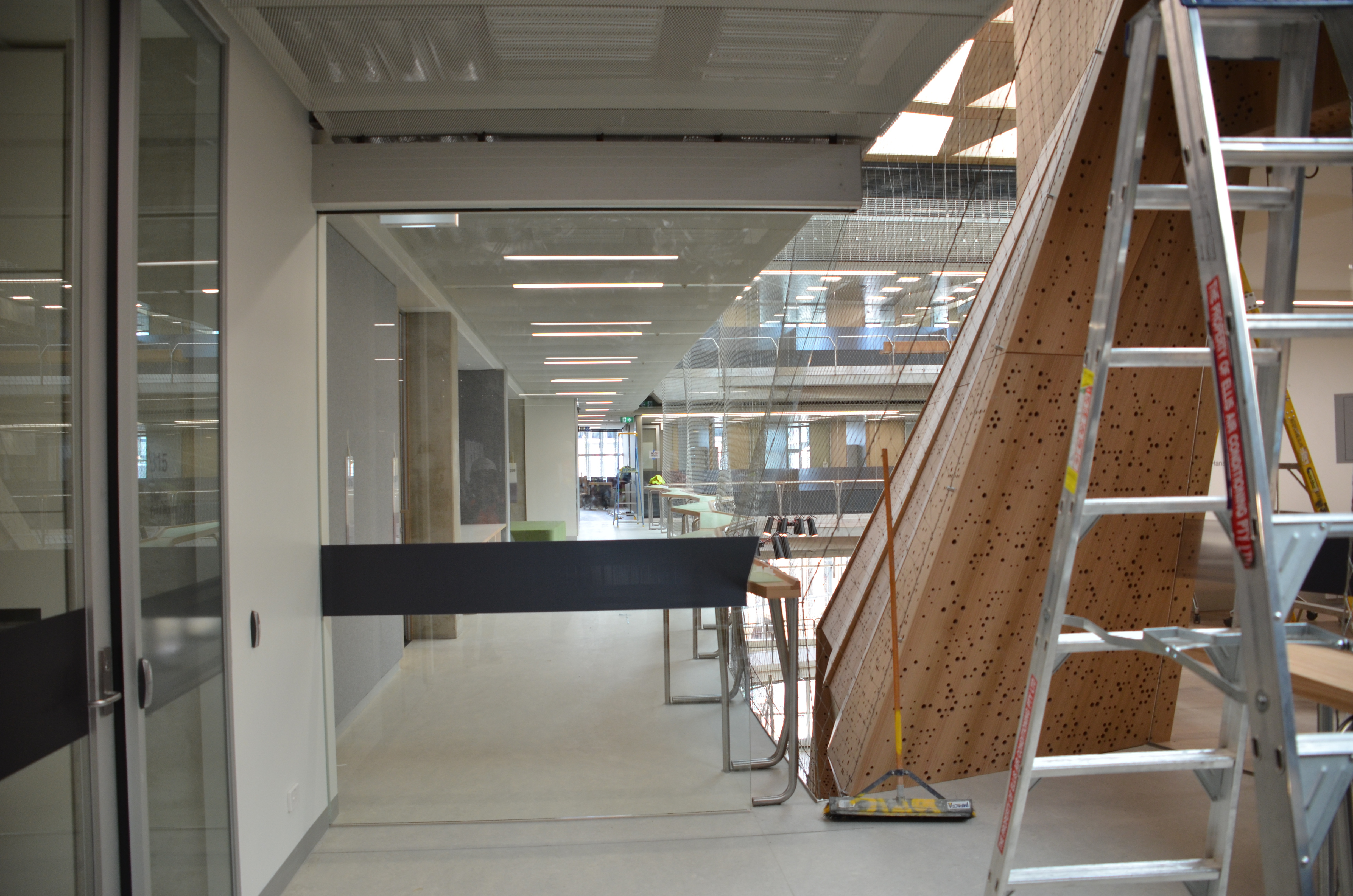 https://archive.abp.unimelb.edu.au/objects/images/Construction/Images/Doors and door frames/Atrium to restrict student access/DSC_9814.JPG