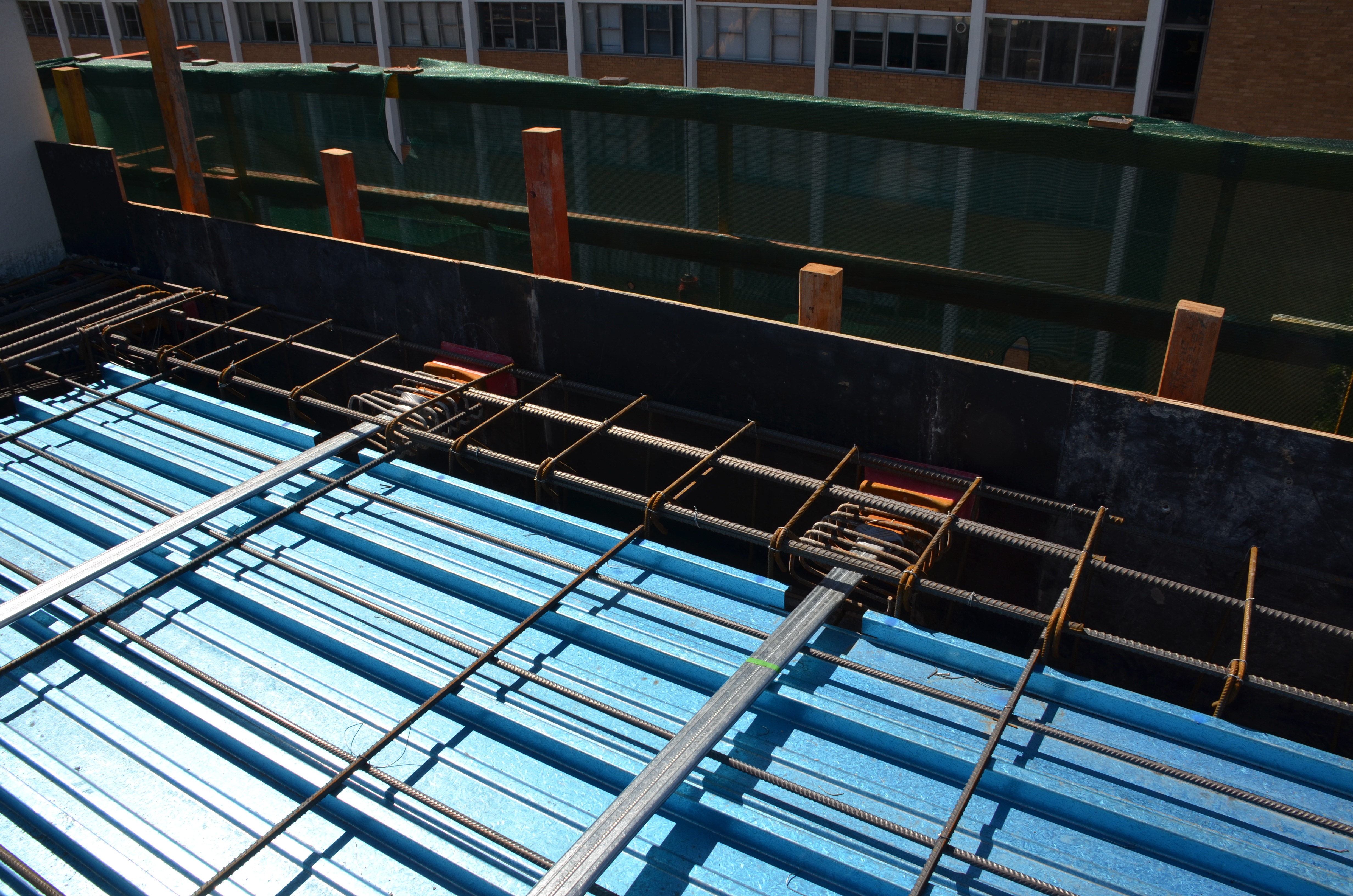 https://archive.abp.unimelb.edu.au/objects/images/Construction/Images/Concrete suspended slabs and beams/Post-tensioned beams & slabs/DSC_3162.JPG