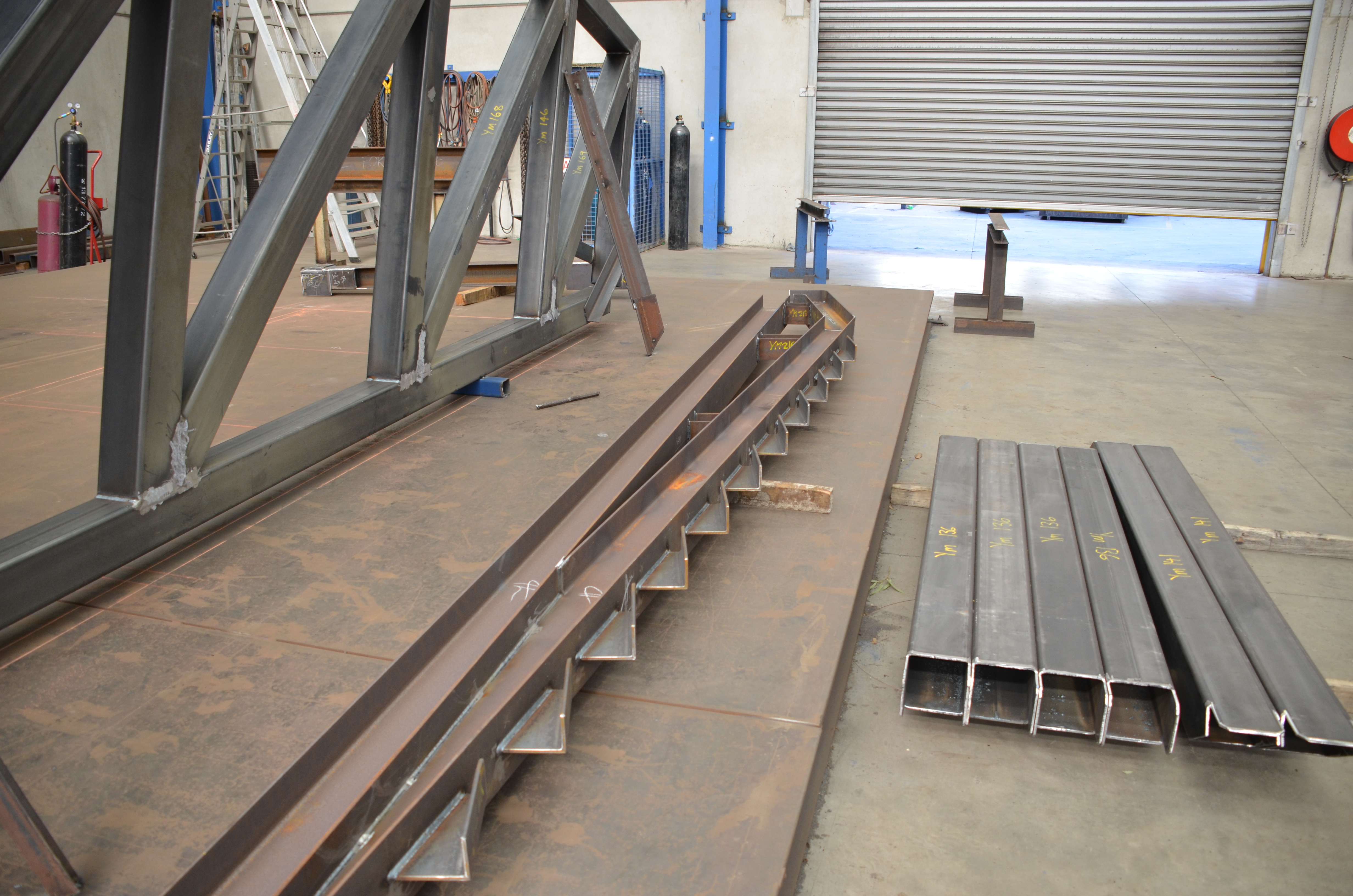 https://archive.abp.unimelb.edu.au/objects/images/Construction/Images/Structural steel/Aus Iron Industries fabrication/DSC_2562.JPG
