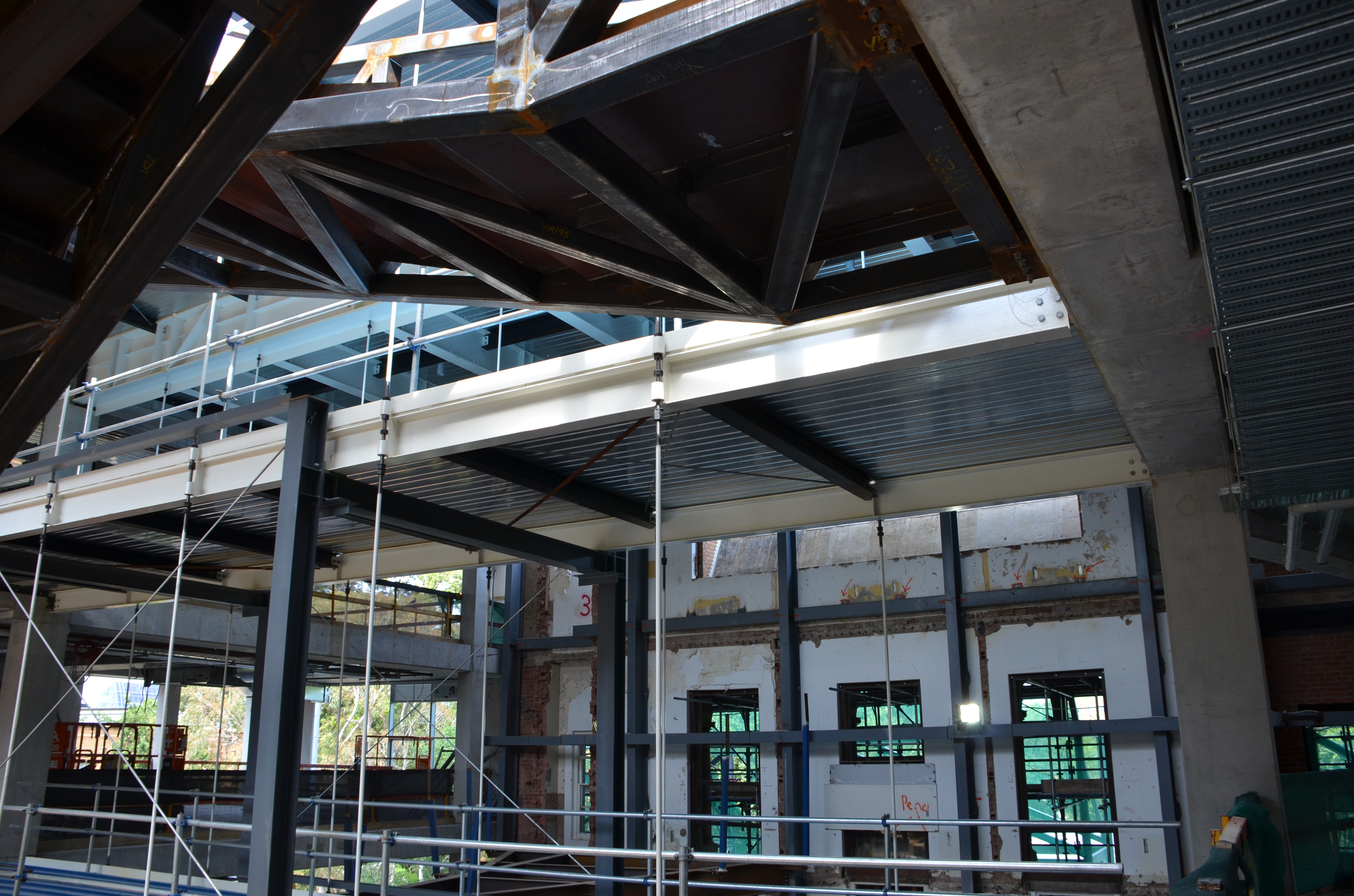 https://archive.abp.unimelb.edu.au/objects/images/Construction/Images/Stairs, walkways and balustrades/Structural steel walkways & support structure/DSC_4446.JPG