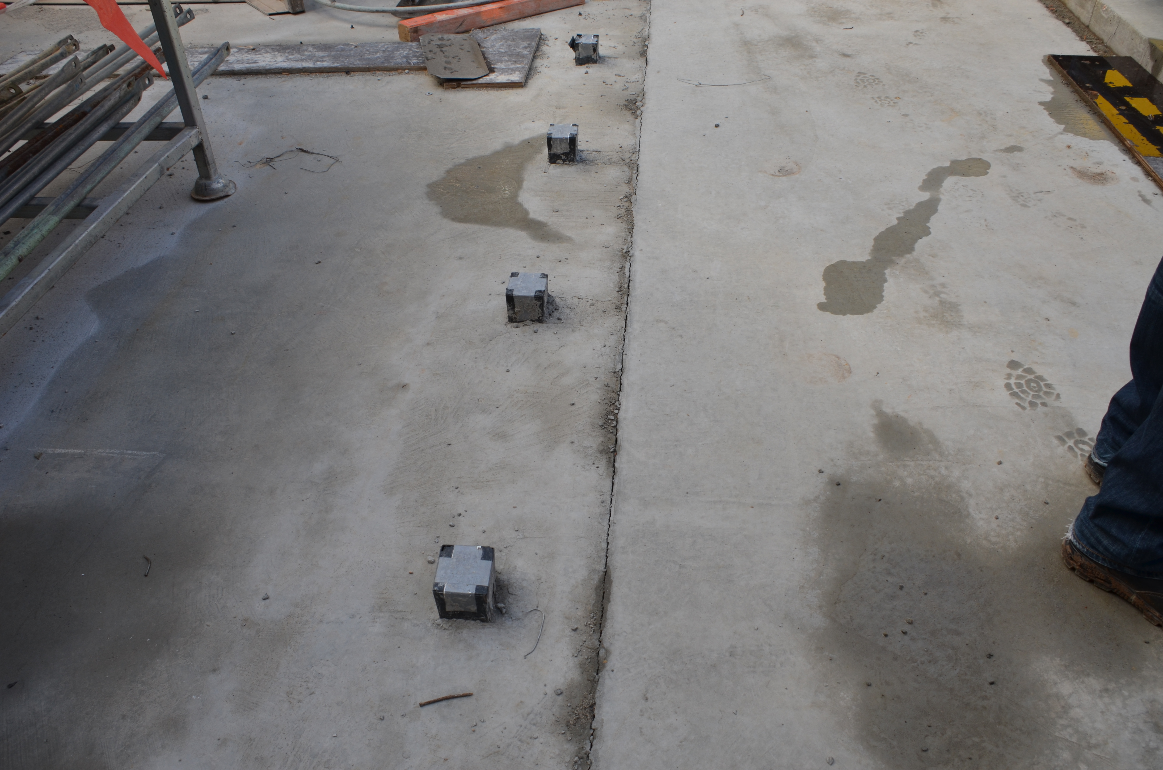 https://archive.abp.unimelb.edu.au/objects/images/Construction/Images/Concrete suspended slabs and beams/Slab movement joints/DSC_2461.JPG