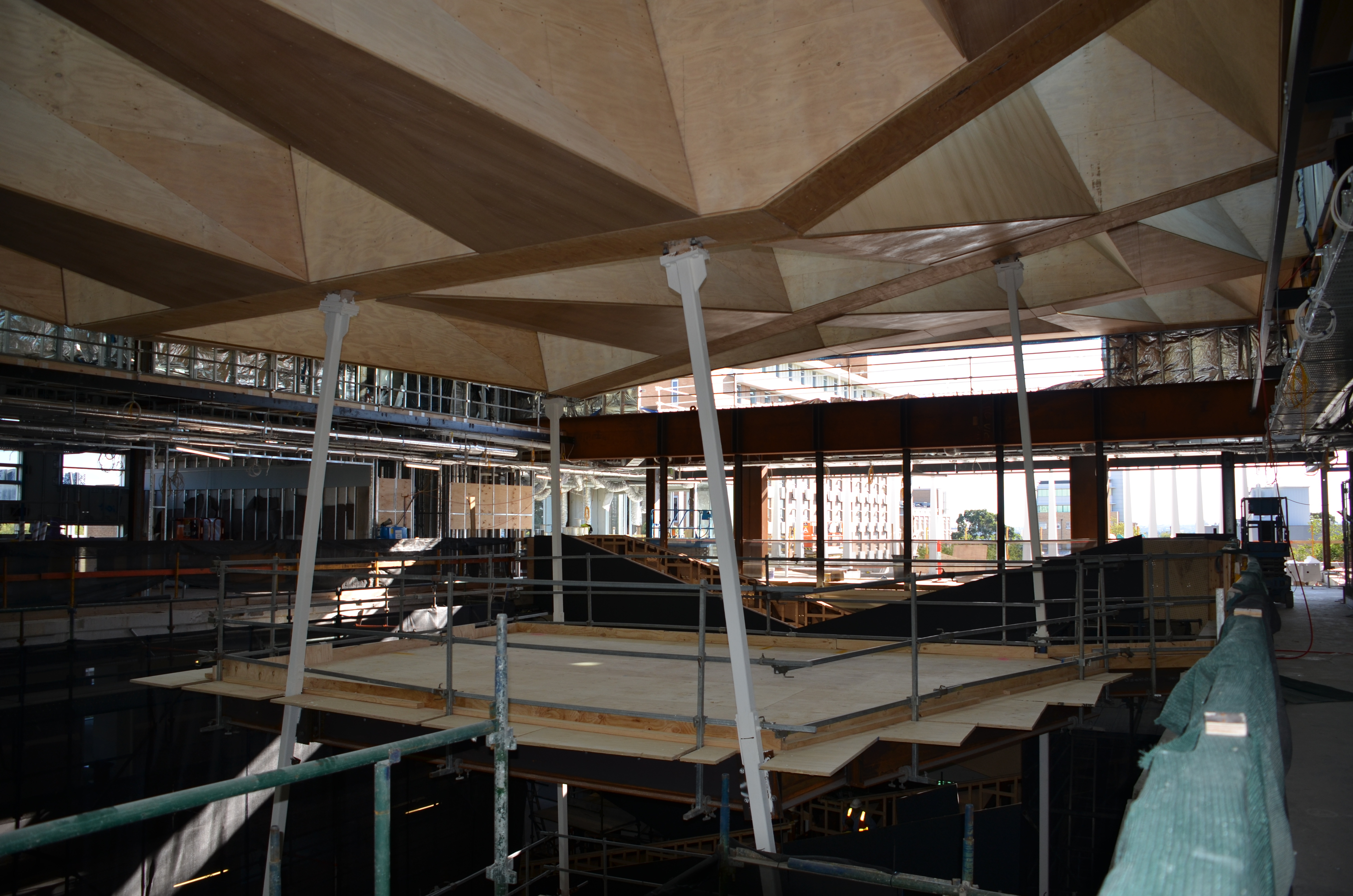 https://archive.abp.unimelb.edu.au/objects/images/Construction/Images/Hanging studio/Steel framing/DSC_6831.JPG