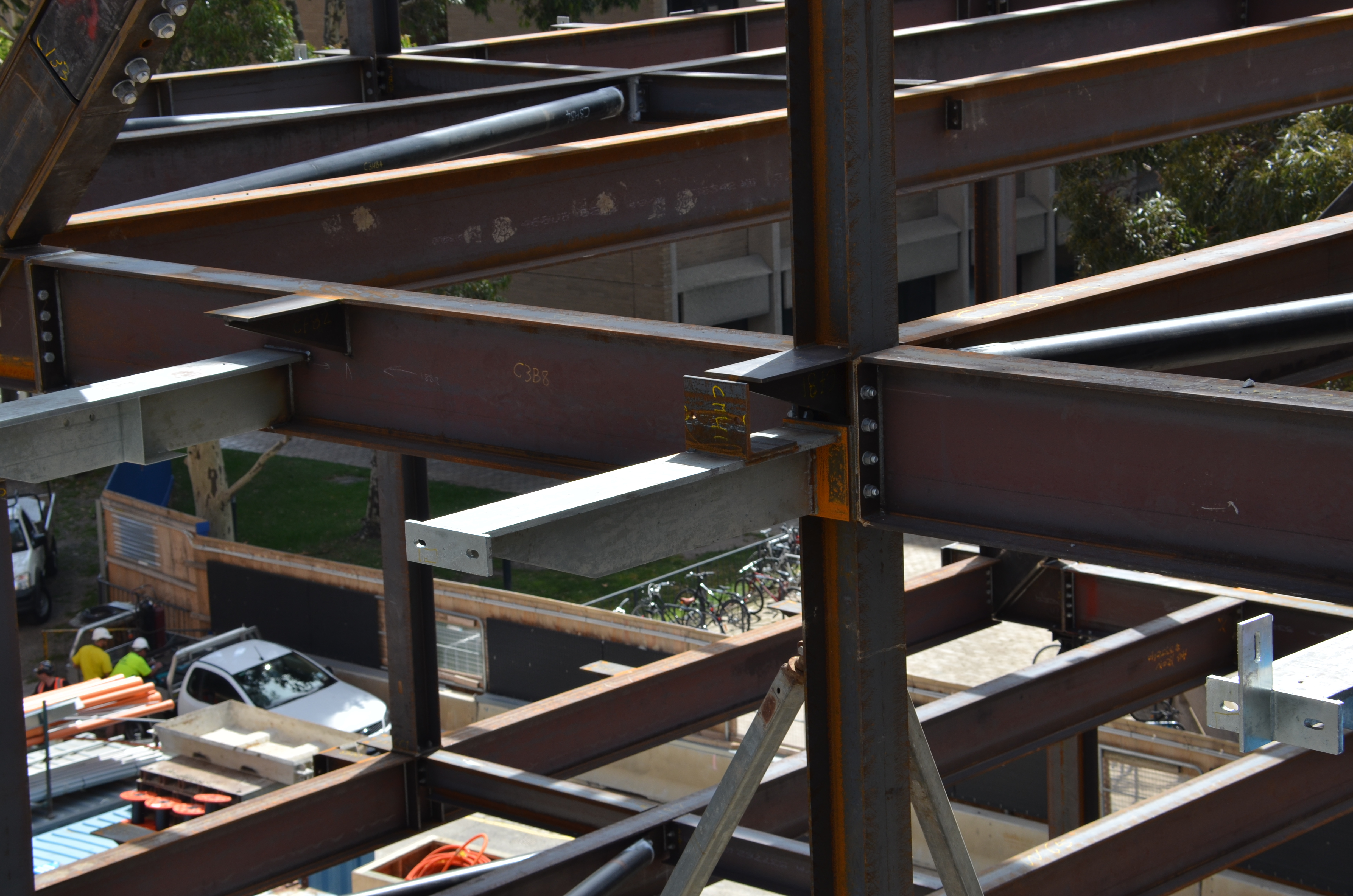 https://archive.abp.unimelb.edu.au/objects/images/Construction/Images/Structural steel/Cantilever/Erection/DSC_4471.JPG