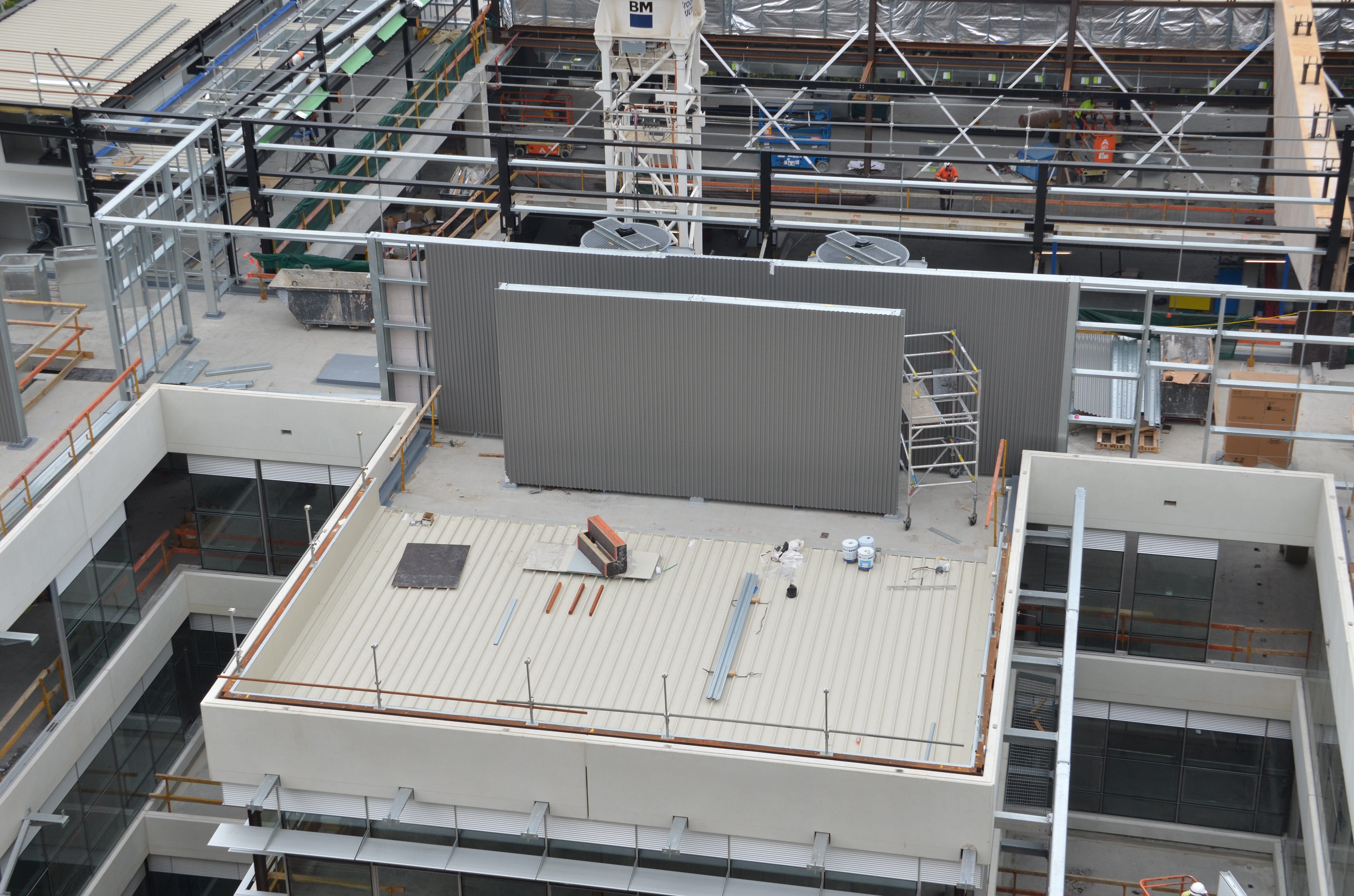 https://archive.abp.unimelb.edu.au/objects/images/Construction/Images/Roof/Plantroom claddings/DSC_5257.JPG