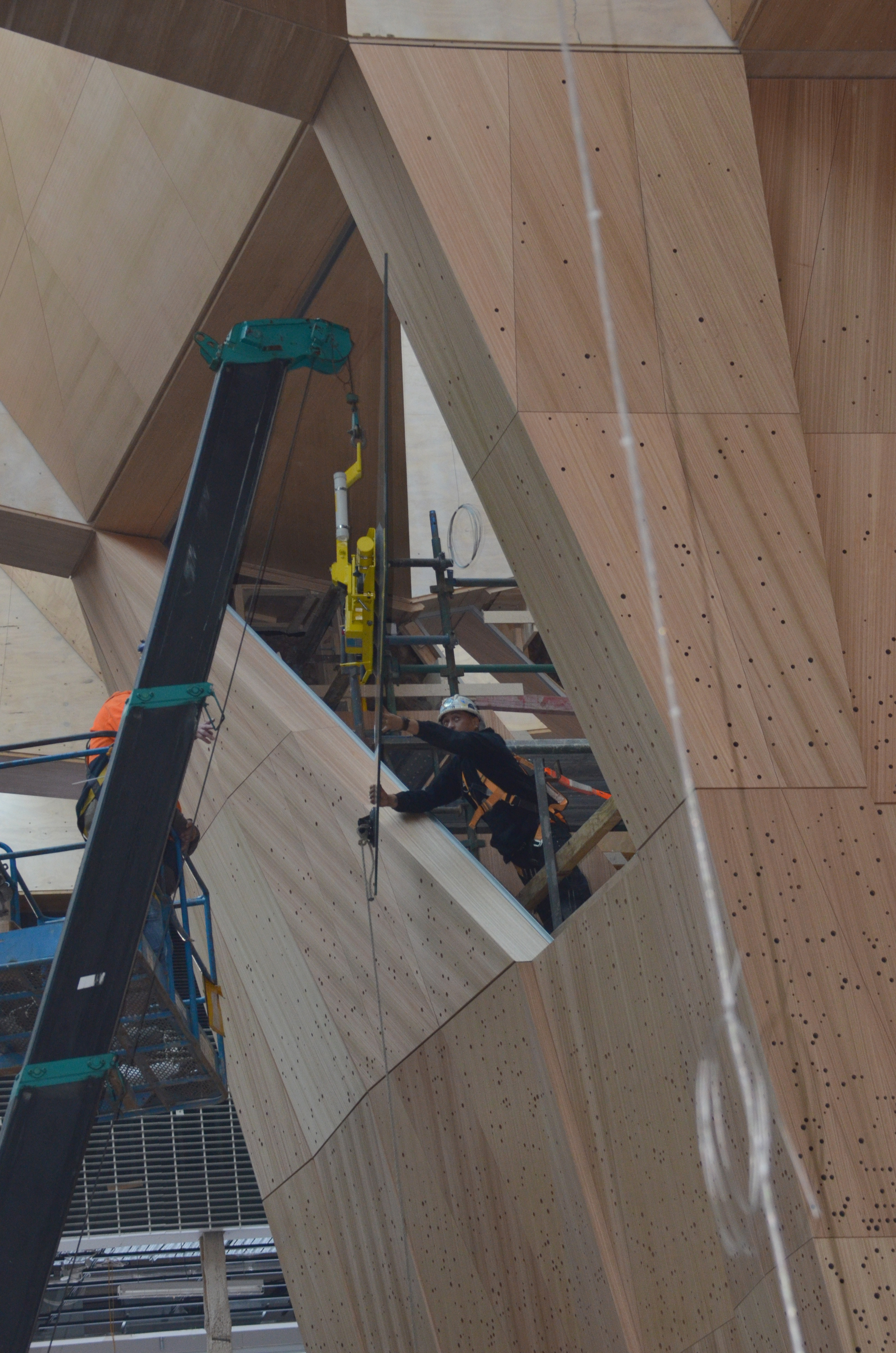 https://archive.abp.unimelb.edu.au/objects/images/Construction/Images/Hanging studio/Glazing/DSC_8706.JPG