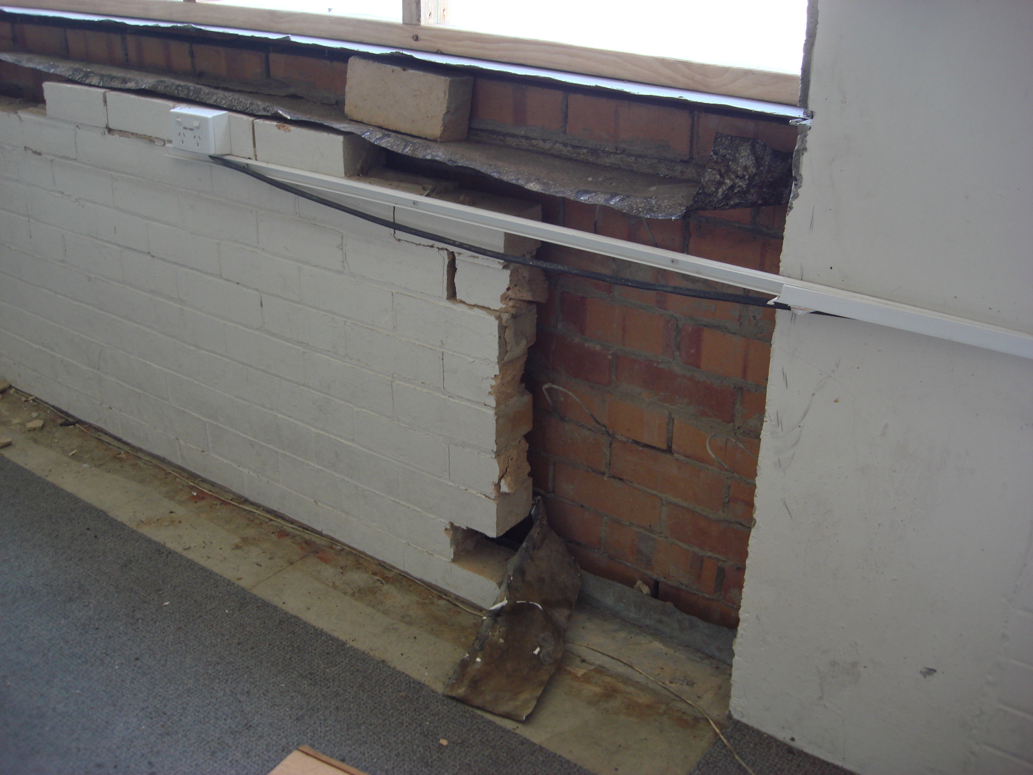 https://archive.abp.unimelb.edu.au/objects/images/Pre-construction/Asbestos removal/Library/DSC07592.JPG