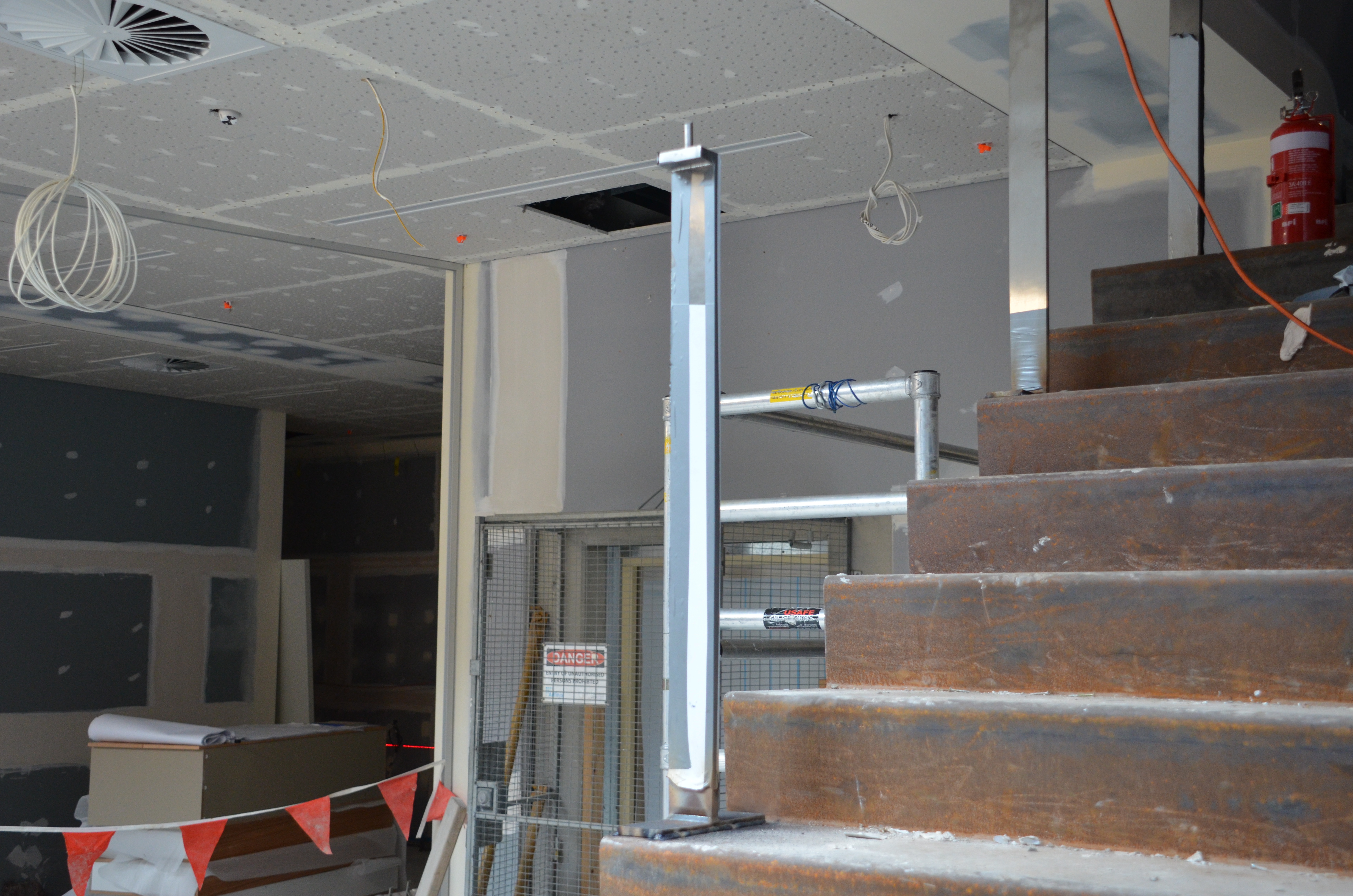 https://archive.abp.unimelb.edu.au/objects/images/Construction/Images/Stairs, walkways and balustrades/Stairs to library basement/DSC_7103.JPG