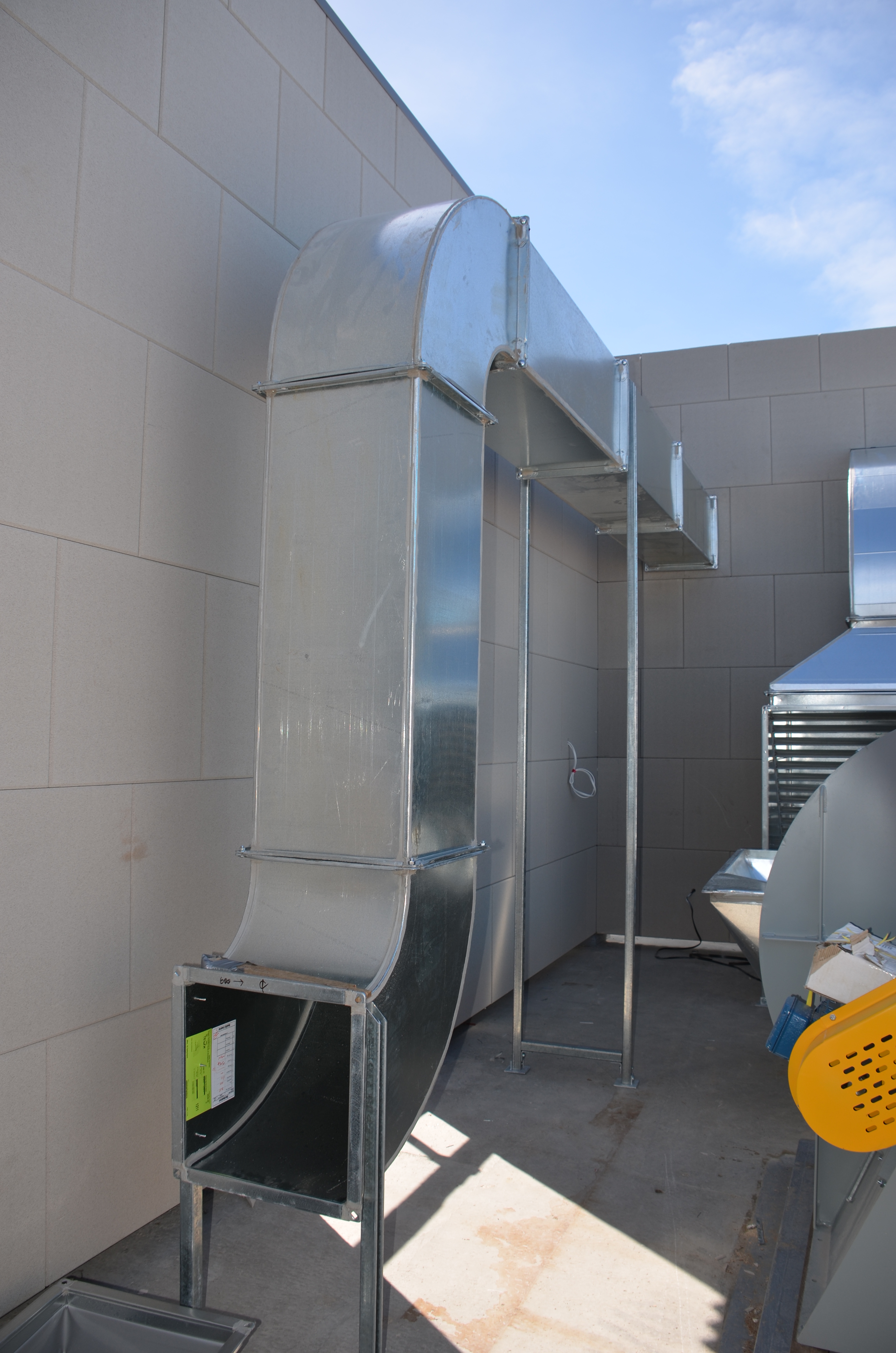 https://archive.abp.unimelb.edu.au/objects/images/Construction/Images/Services/Mechanical/Roof level plant/DSC_6249.JPG