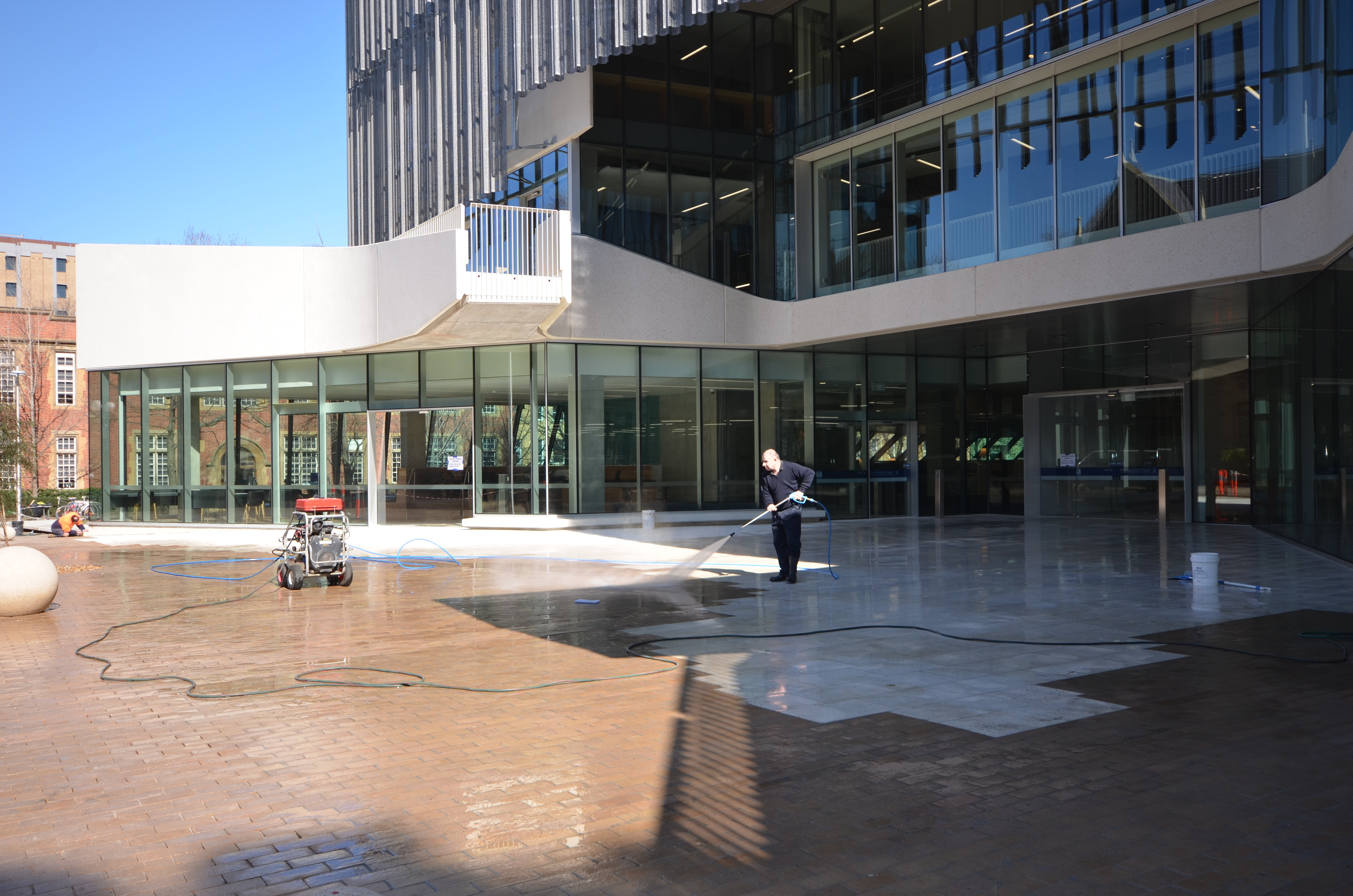https://archive.abp.unimelb.edu.au/objects/images/Construction/Images/External Works/Brick paving & brick walls/DSD_0105.JPG