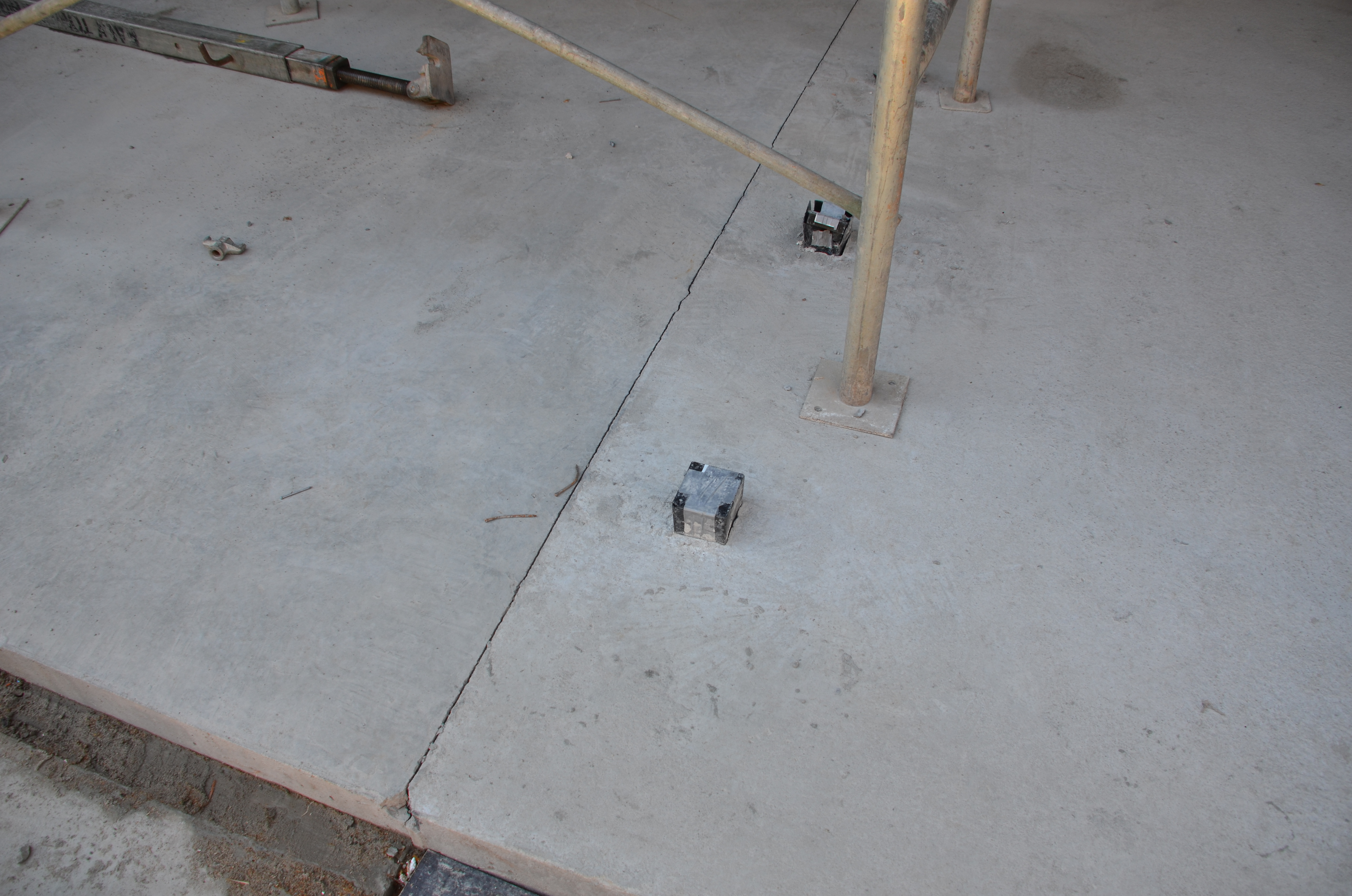 https://archive.abp.unimelb.edu.au/objects/images/Construction/Images/Concrete suspended slabs and beams/Slab movement joints/DSC_2544.JPG
