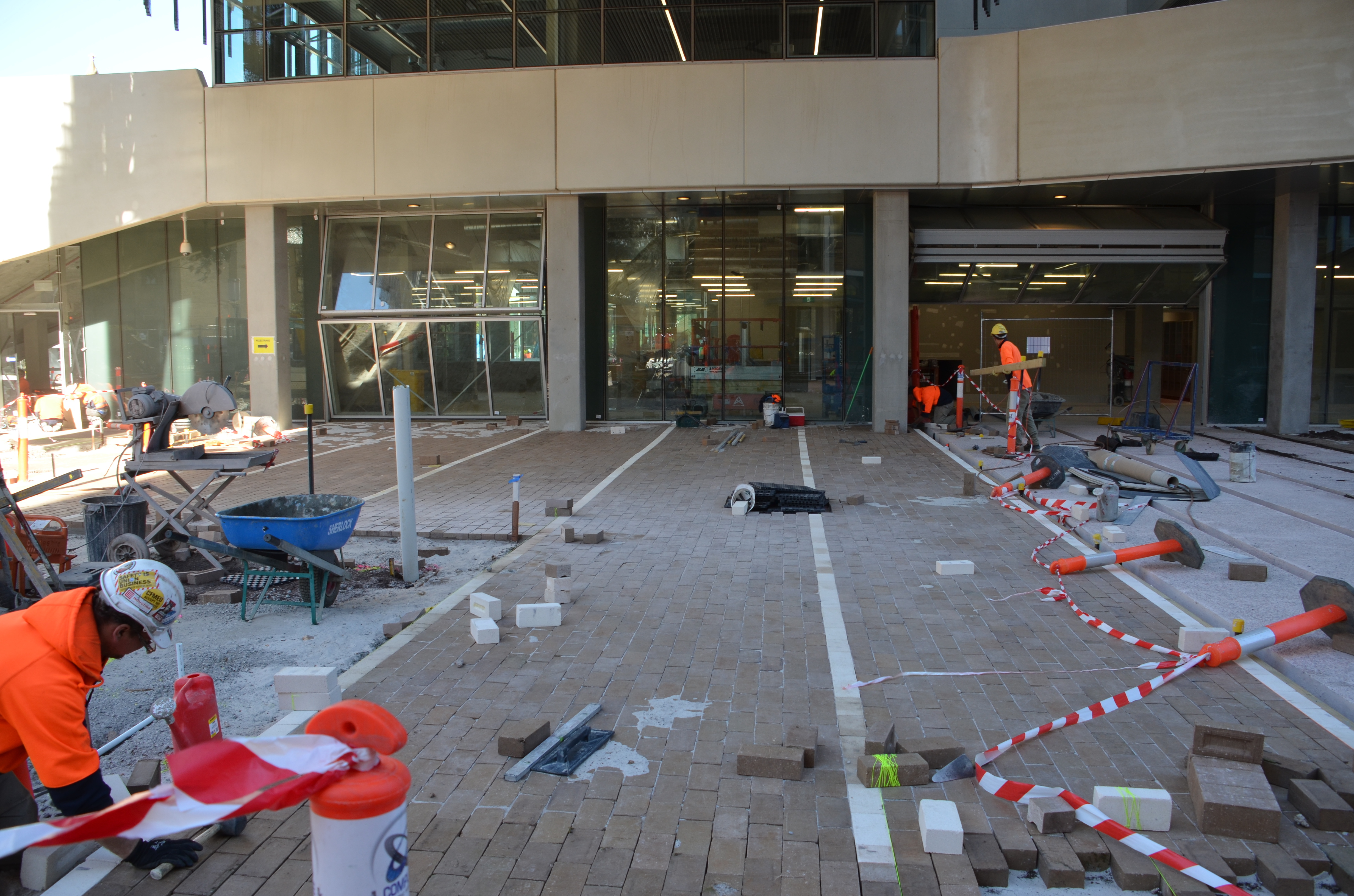 https://archive.abp.unimelb.edu.au/objects/images/Construction/Images/External Works/Brick paving & brick walls/DSC_9708.JPG https://archive.abp.unimelb.edu.au/objects/images/Construction/Images/External Works/Brick paving & brick walls/DSC_9708.JPG