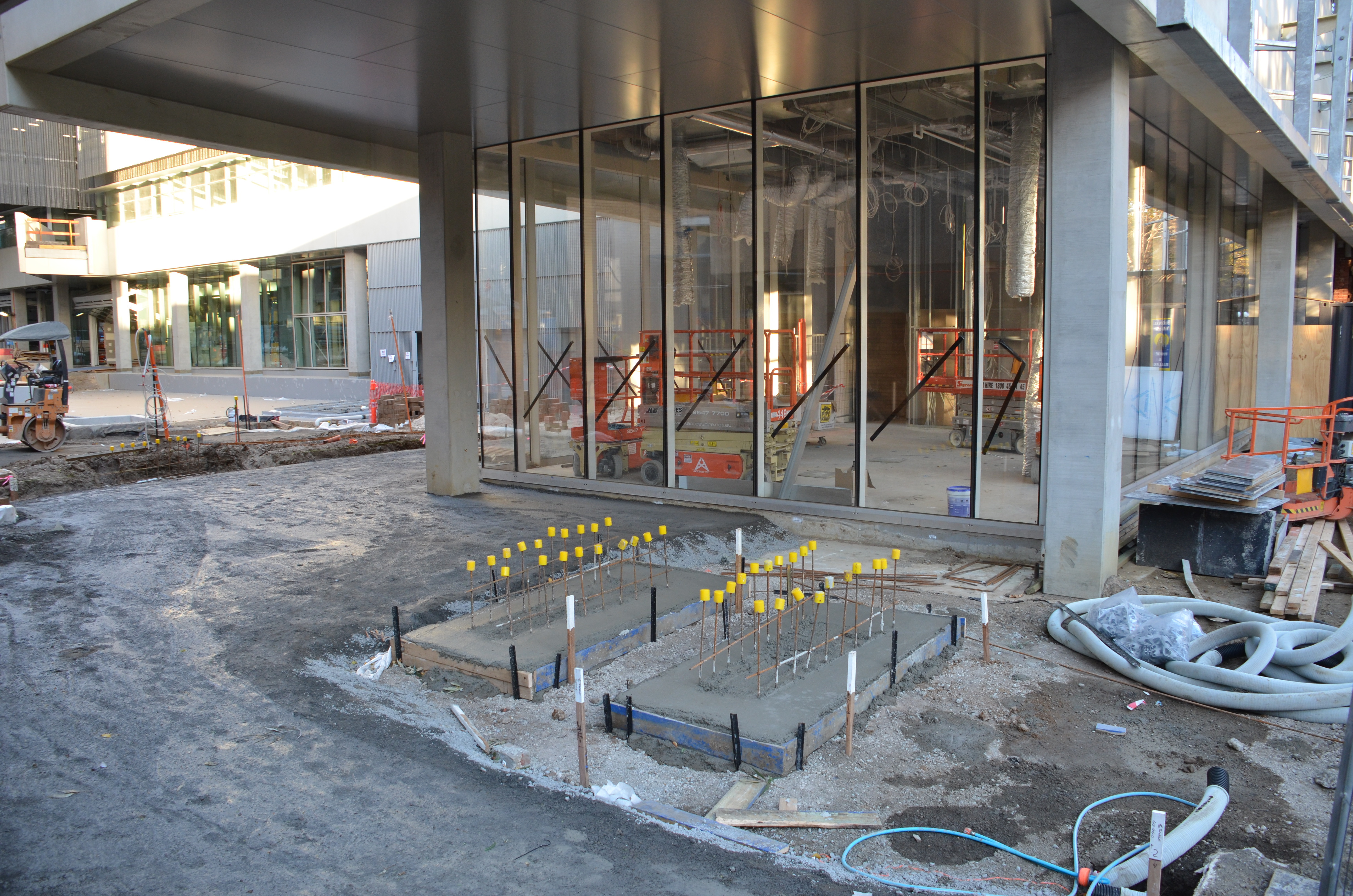 https://archive.abp.unimelb.edu.au/objects/images/Construction/Images/External Works/Groundworks/DSC_8945.JPG