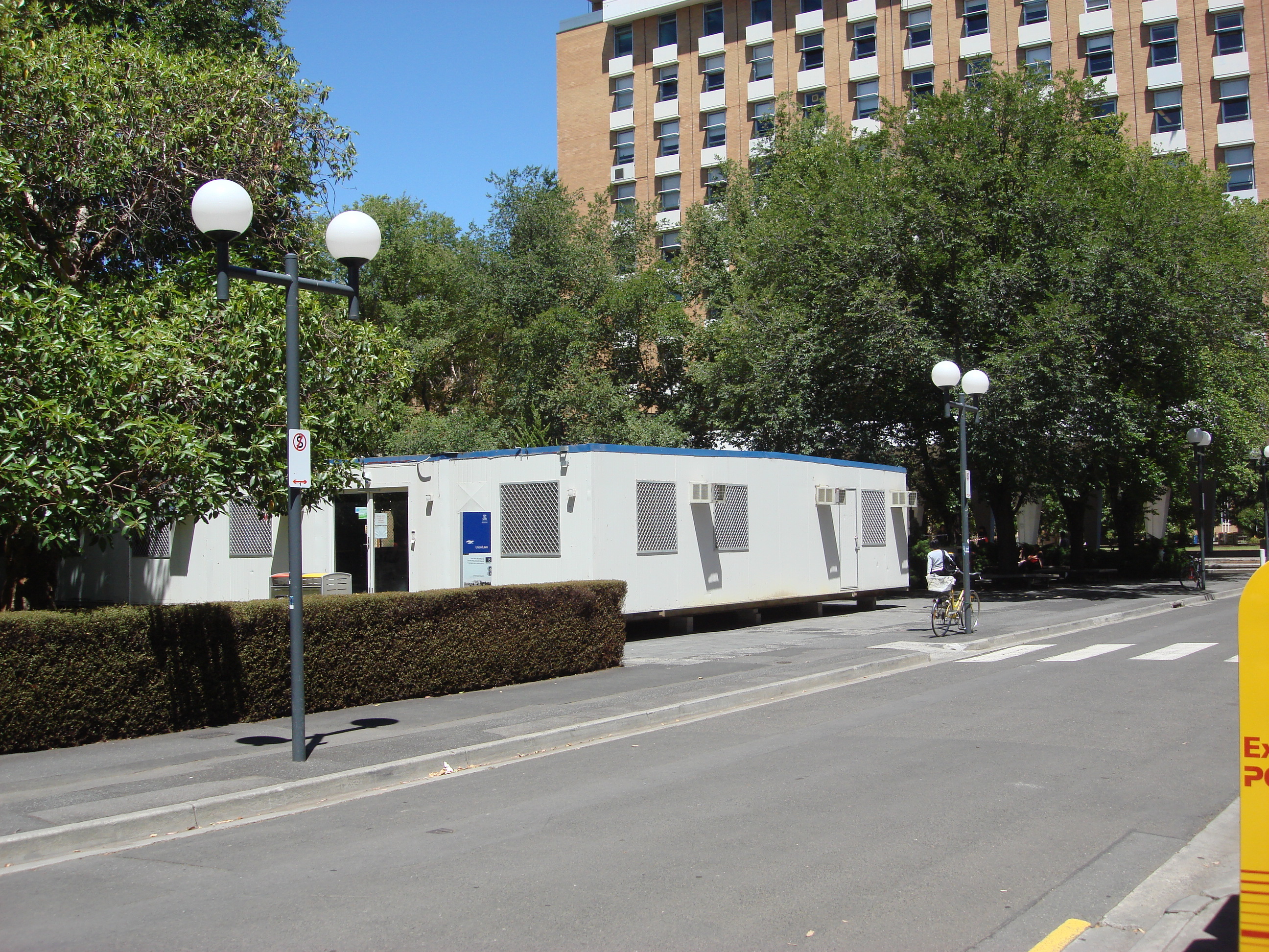 https://archive.abp.unimelb.edu.au/objects/images/Pre-construction/Hoardings and sheds/DSC08073.JPG https://archive.abp.unimelb.edu.au/objects/images/Pre-construction/Hoardings and sheds/DSC08073.JPG