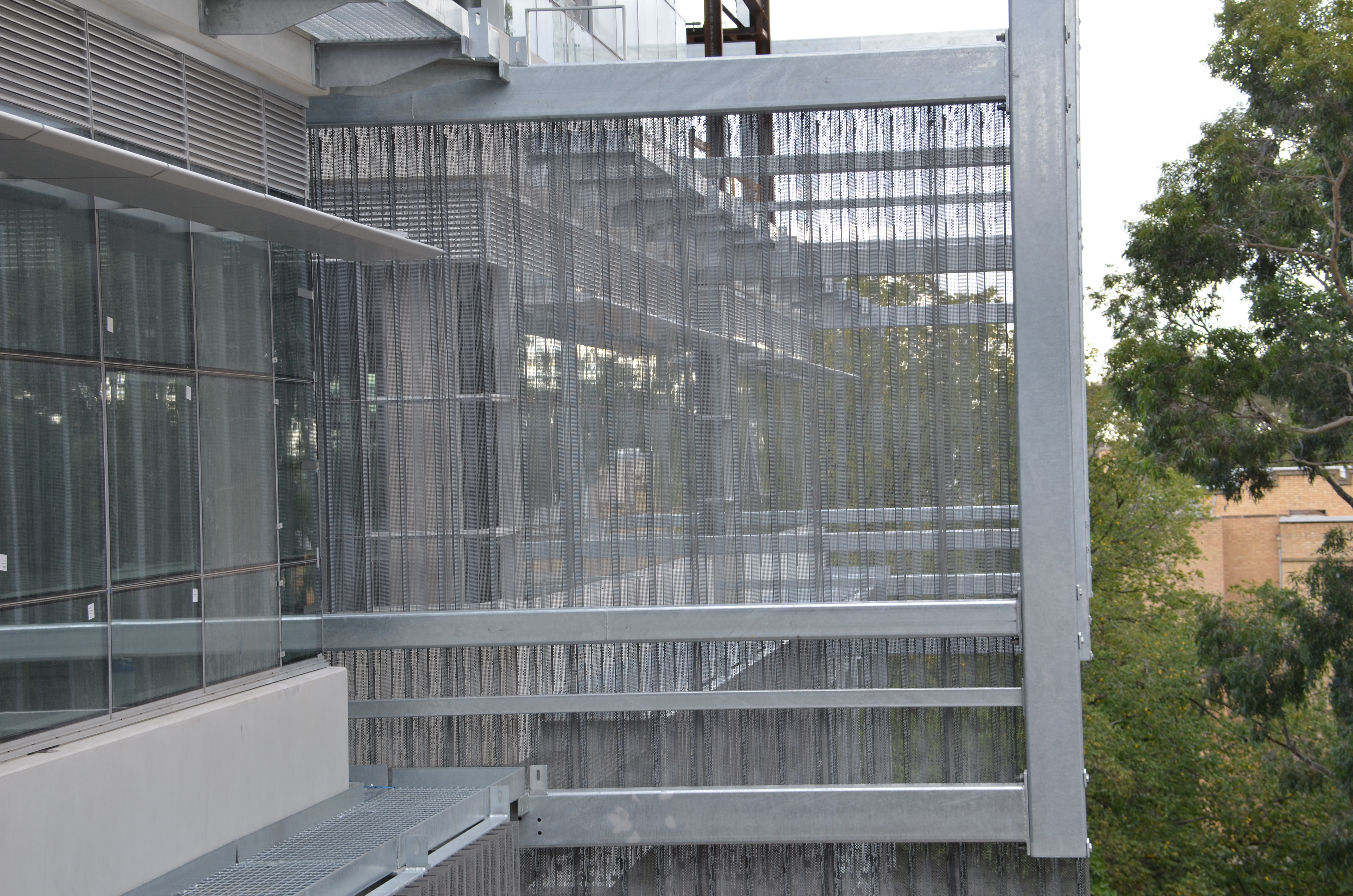 https://archive.abp.unimelb.edu.au/objects/images/Construction/Images/Facades/Zinc screens & access platforms/Zinc screens and frames/DSC_6425.JPG