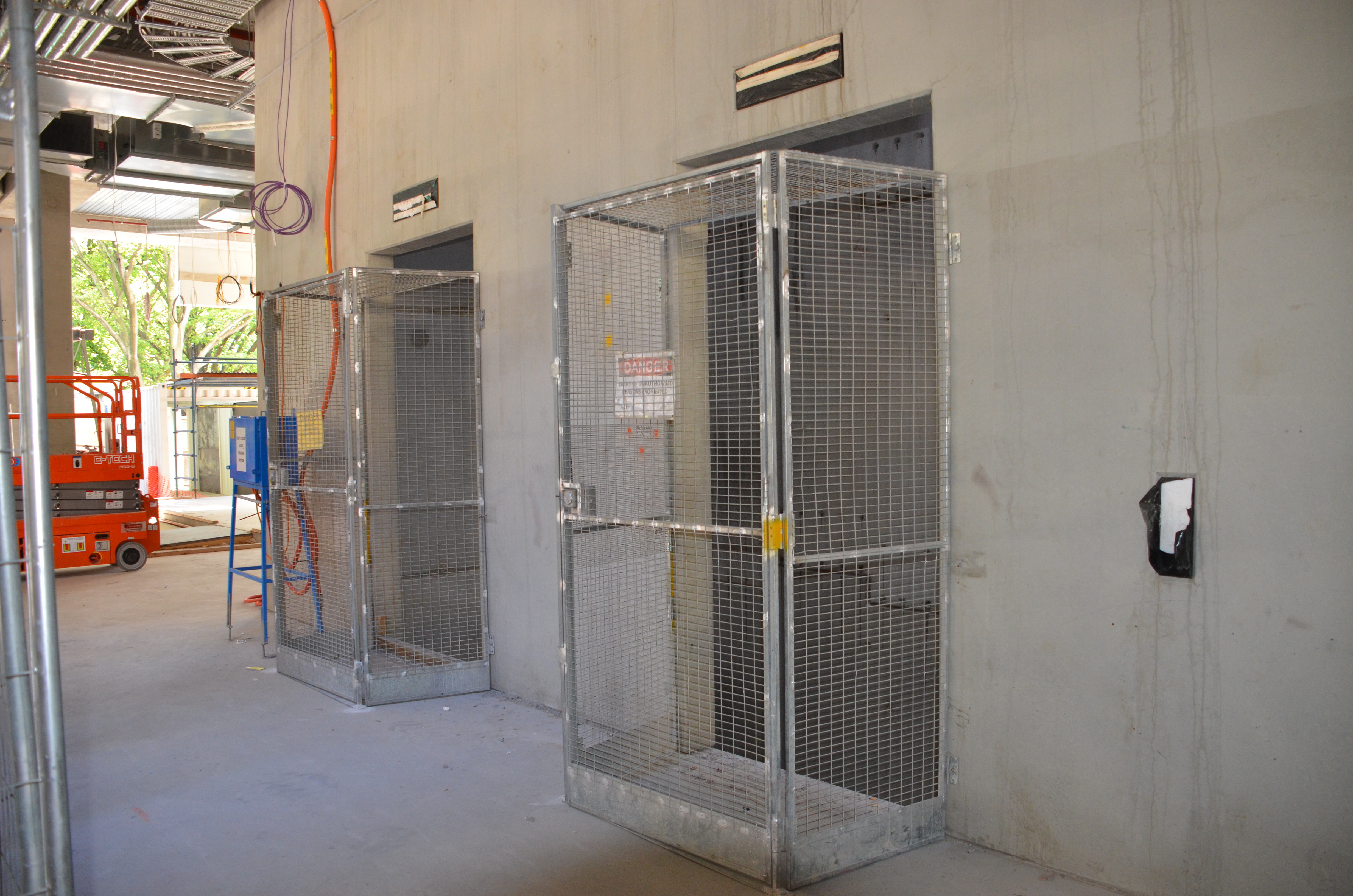 https://archive.abp.unimelb.edu.au/objects/images/Construction/Images/Services/Lift installation/Main lift bank/DSC_4585.JPG https://archive.abp.unimelb.edu.au/objects/images/Construction/Images/Services/Lift installation/Main lift bank/DSC_4585.JPG
