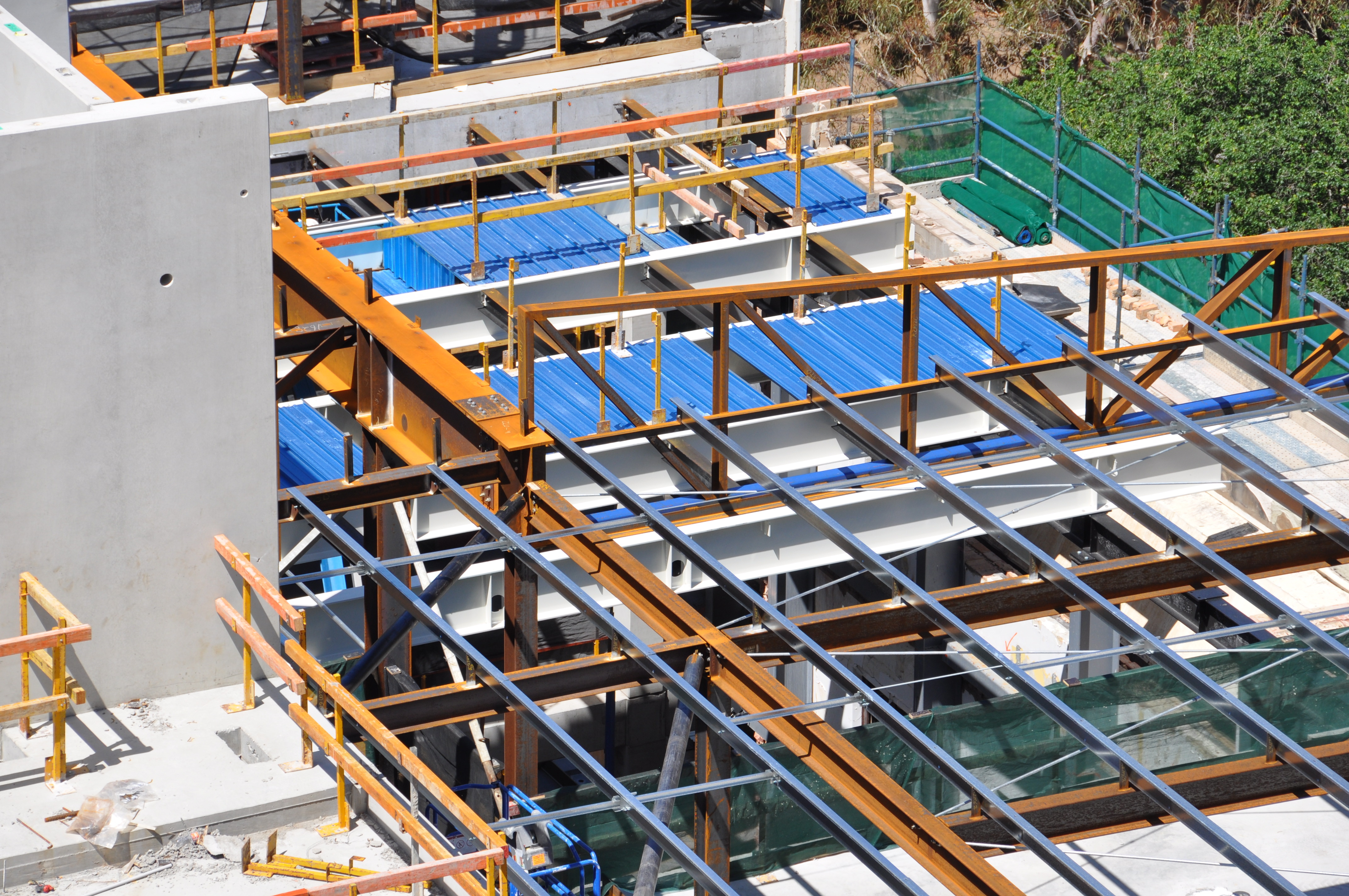 https://archive.abp.unimelb.edu.au/objects/images/Construction/Images/Structural steel/General roof/DSC_4163.JPG https://archive.abp.unimelb.edu.au/objects/images/Construction/Images/Structural steel/General roof/DSC_4163.JPG