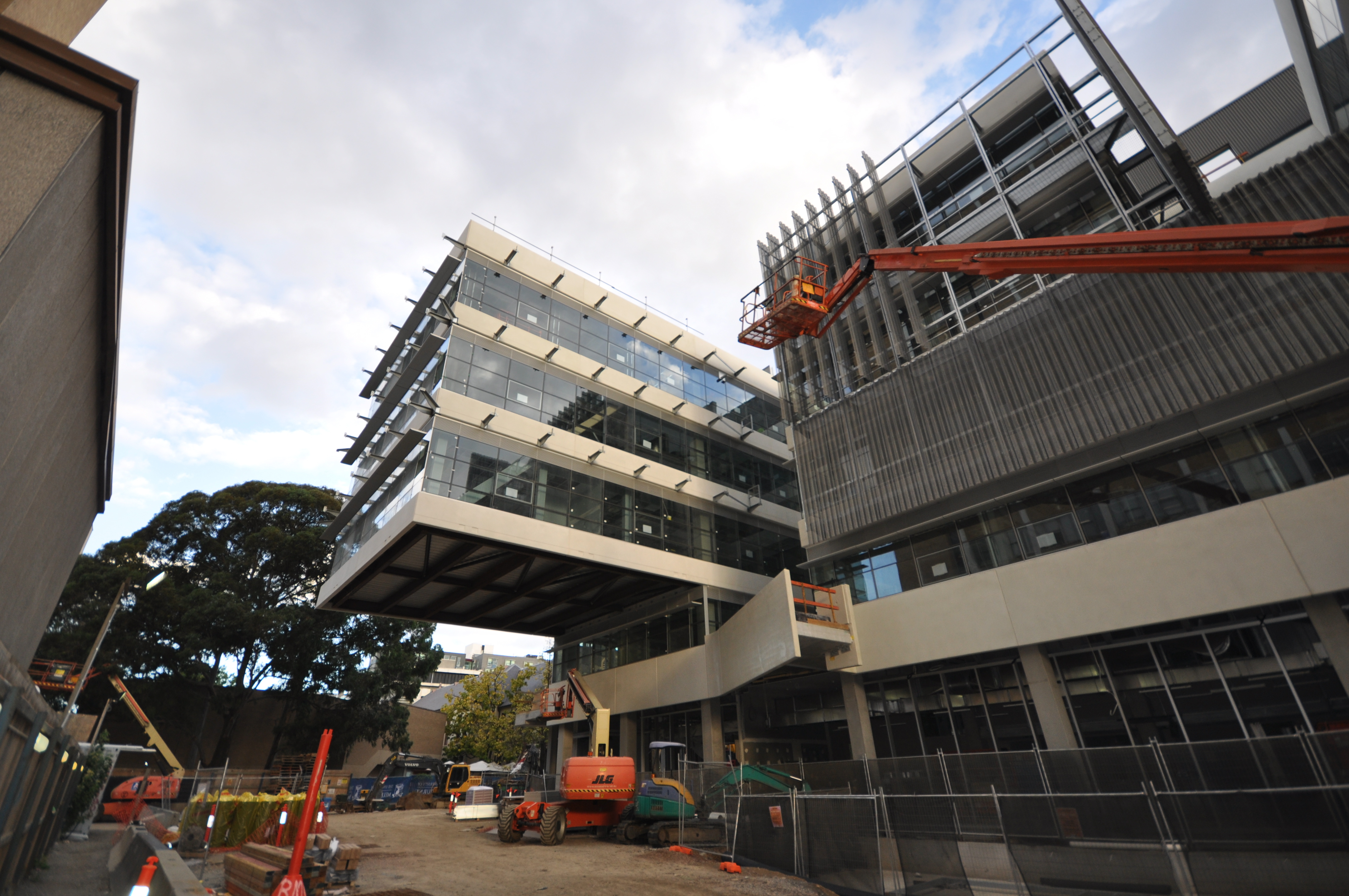 https://archive.abp.unimelb.edu.au/objects/images/Construction/Images/Facades/Precast concrete/To cantilever/DSC_7305.JPG
