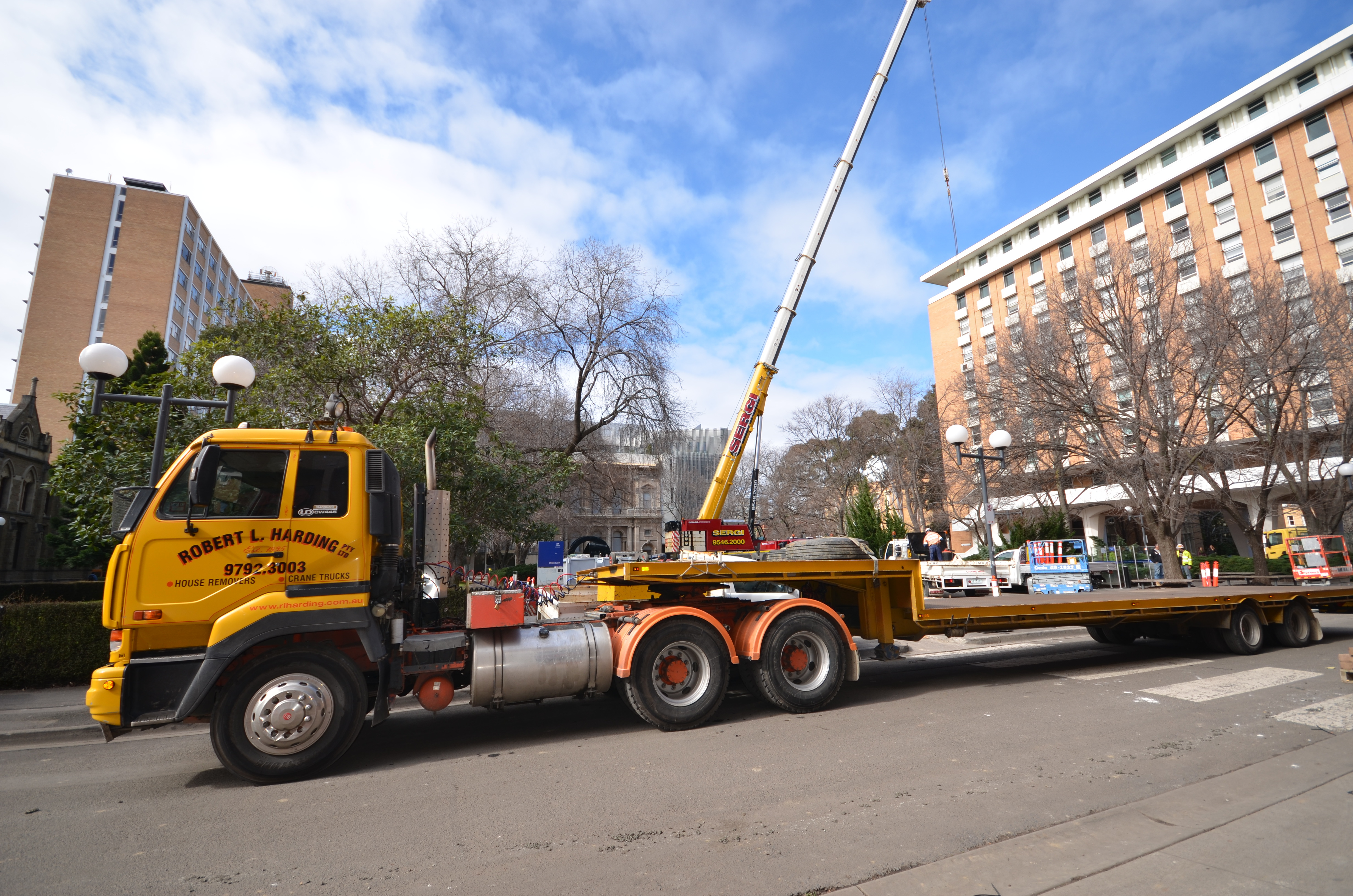 https://archive.abp.unimelb.edu.au/objects/images/Construction/Images/Site facilities/Additional site sheds & fences/Shed removal/DSD_0014.JPG https://archive.abp.unimelb.edu.au/objects/images/Construction/Images/Site facilities/Additional site sheds & fences/Shed removal/DSD_0014.JPG