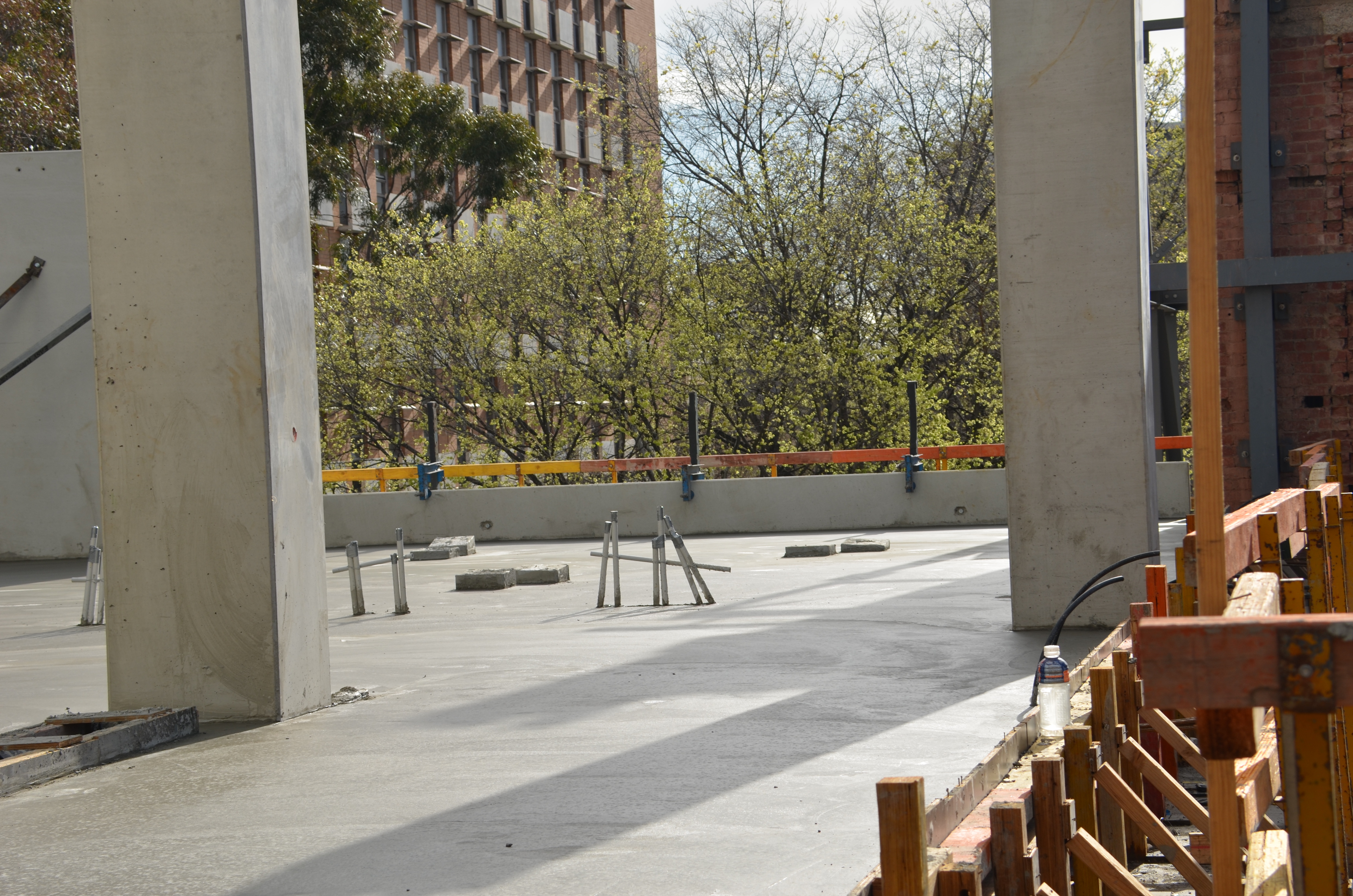 https://archive.abp.unimelb.edu.au/objects/images/Construction/Images/Concrete suspended slabs and beams/Levels 1-5 & formwork/DSC_2410.JPG