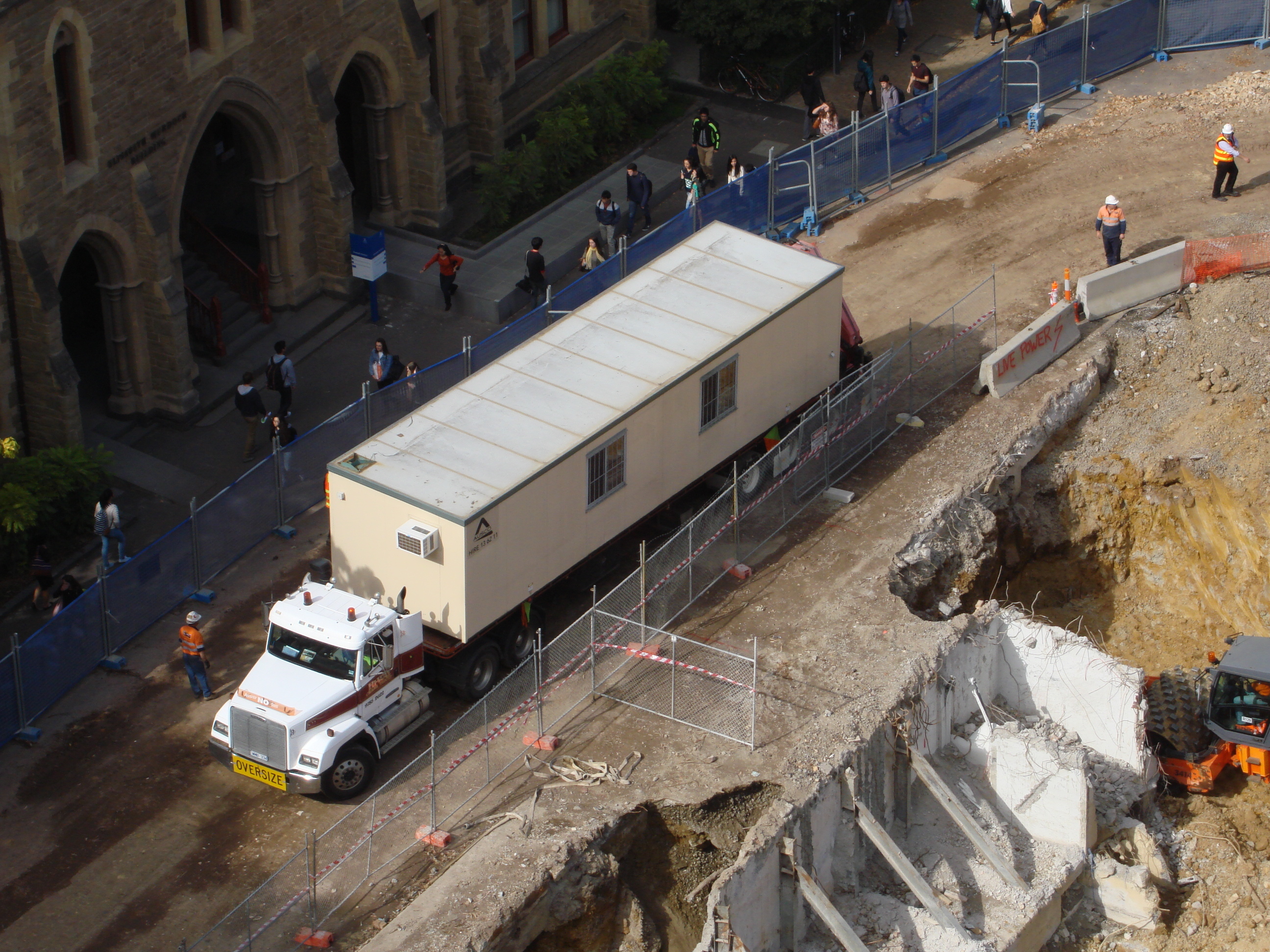 https://archive.abp.unimelb.edu.au/objects/images/Construction/Images/Site facilities/Additional site sheds & fences/DSB_0003.JPG