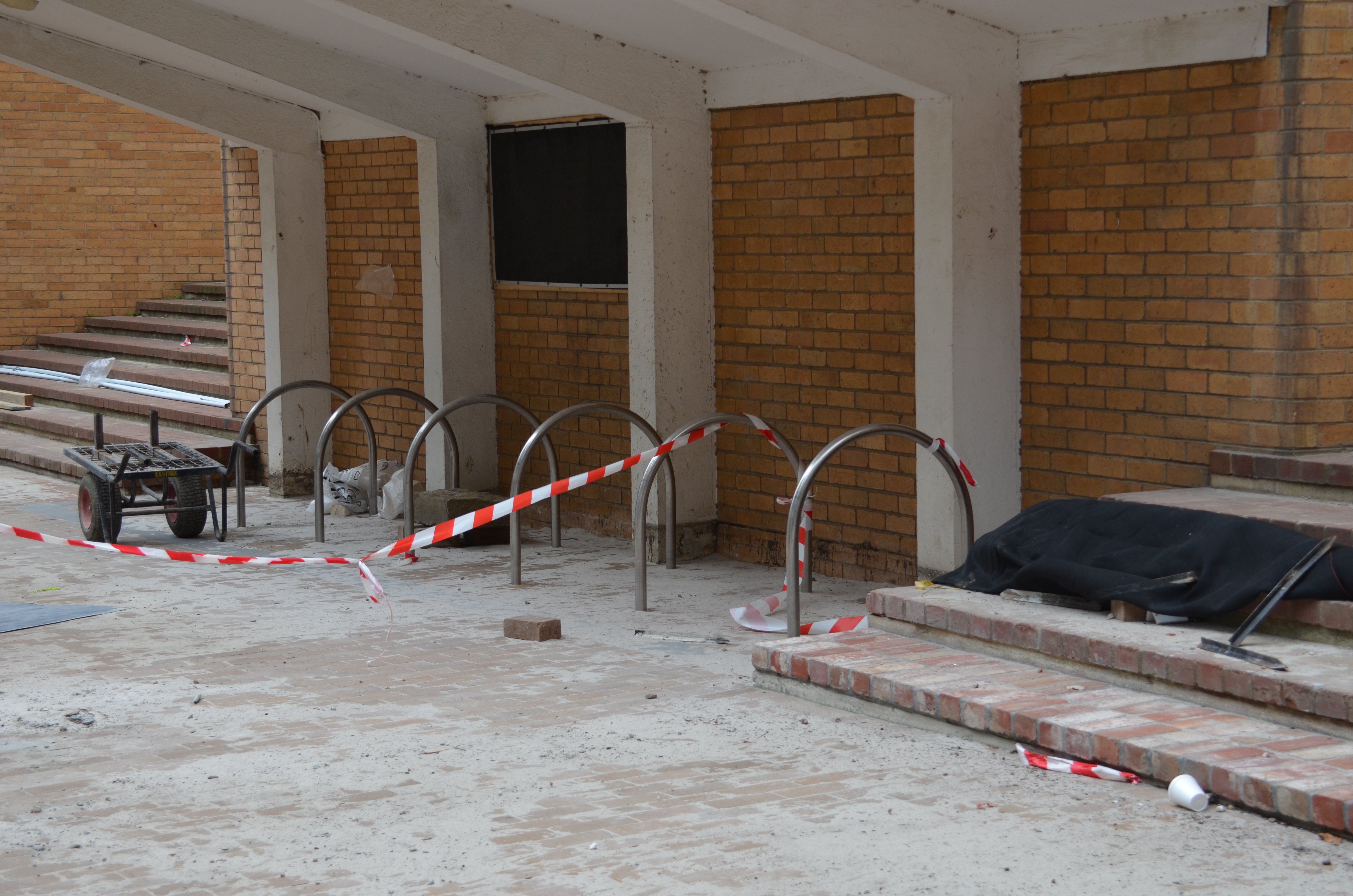 https://archive.abp.unimelb.edu.au/objects/images/Construction/Images/External Works/Bicycle stands/DSC_9618.JPG