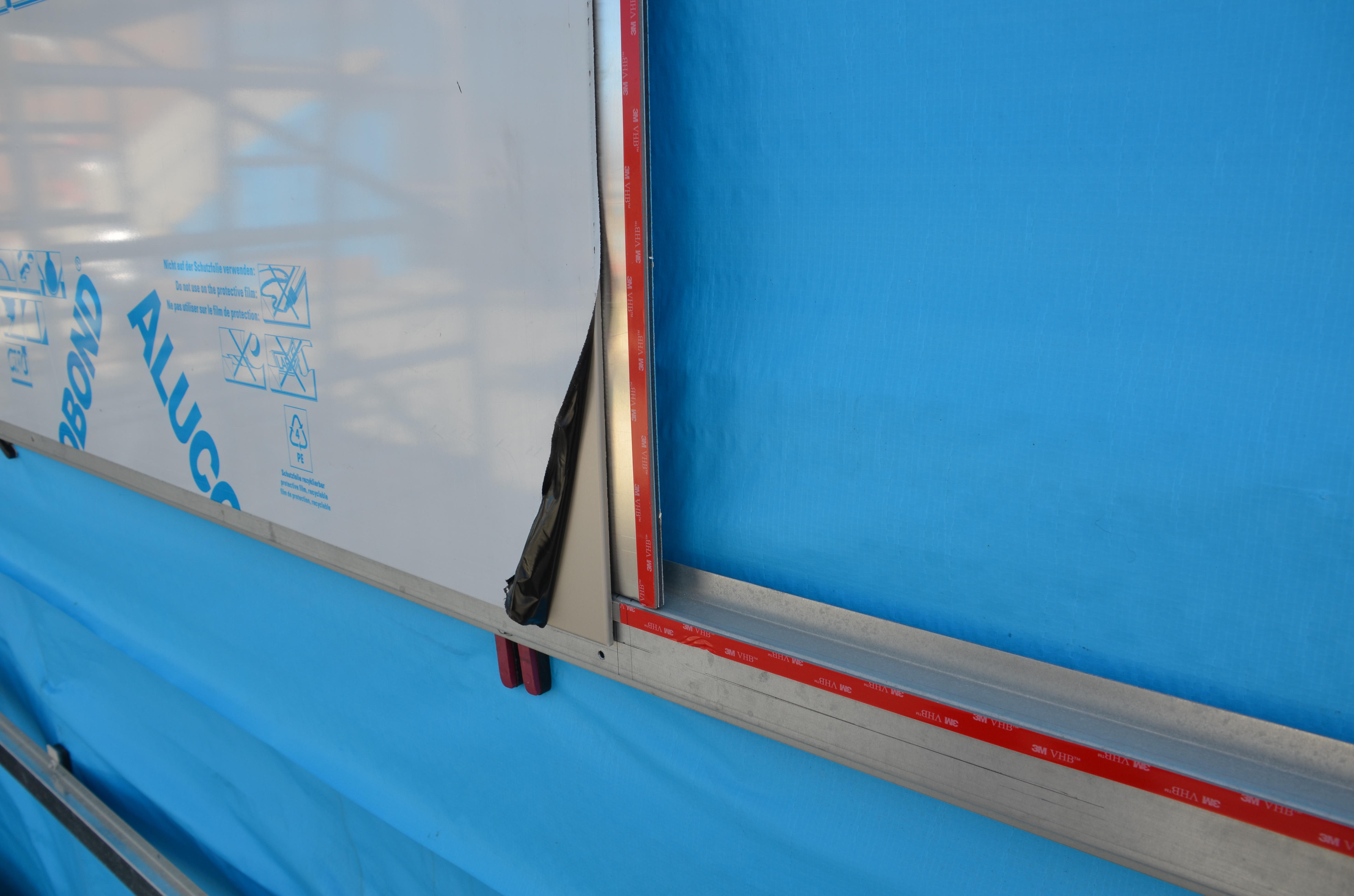 https://archive.abp.unimelb.edu.au/objects/images/Construction/Images/Roof/Sheet wall claddings/Composite sheet/DSC_6092.JPG https://archive.abp.unimelb.edu.au/objects/images/Construction/Images/Roof/Sheet wall claddings/Composite sheet/DSC_6092.JPG