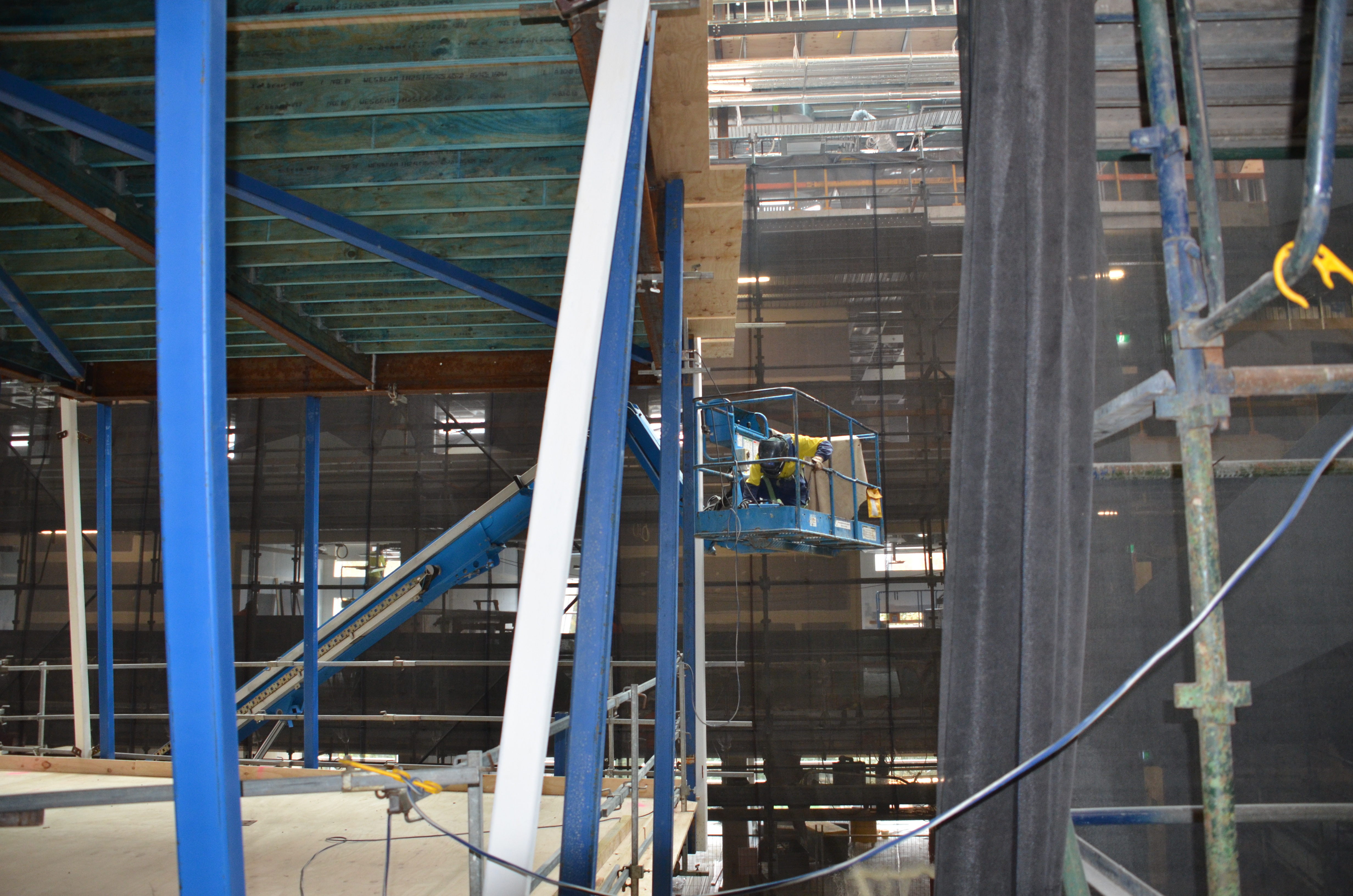https://archive.abp.unimelb.edu.au/objects/images/Construction/Images/Hanging studio/Steel framing/DSC_6873.JPG