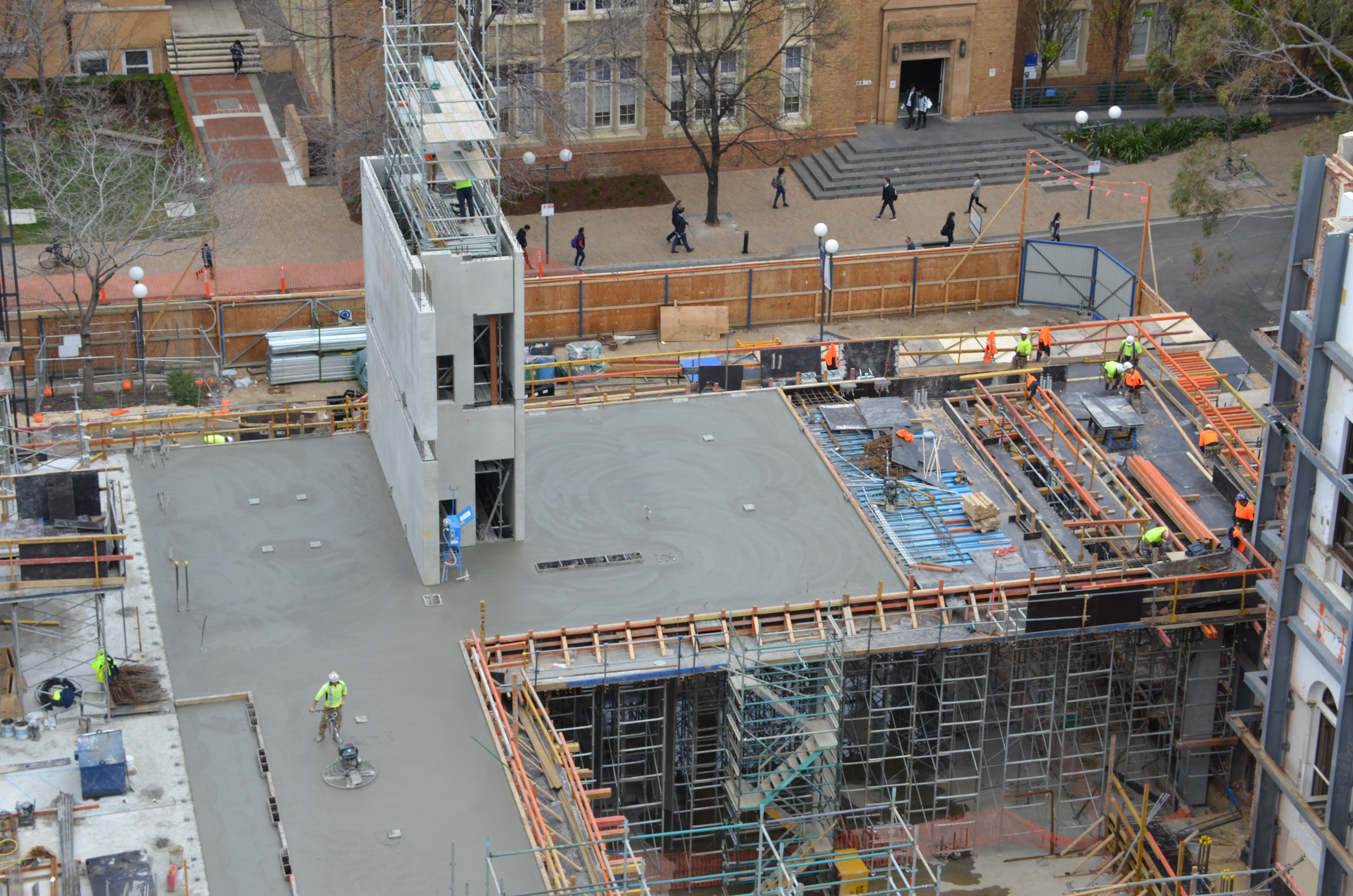 https://archive.abp.unimelb.edu.au/objects/images/Construction/Images/Concrete suspended slabs and beams/Levels 1-5 & formwork/DSC_2113.JPG