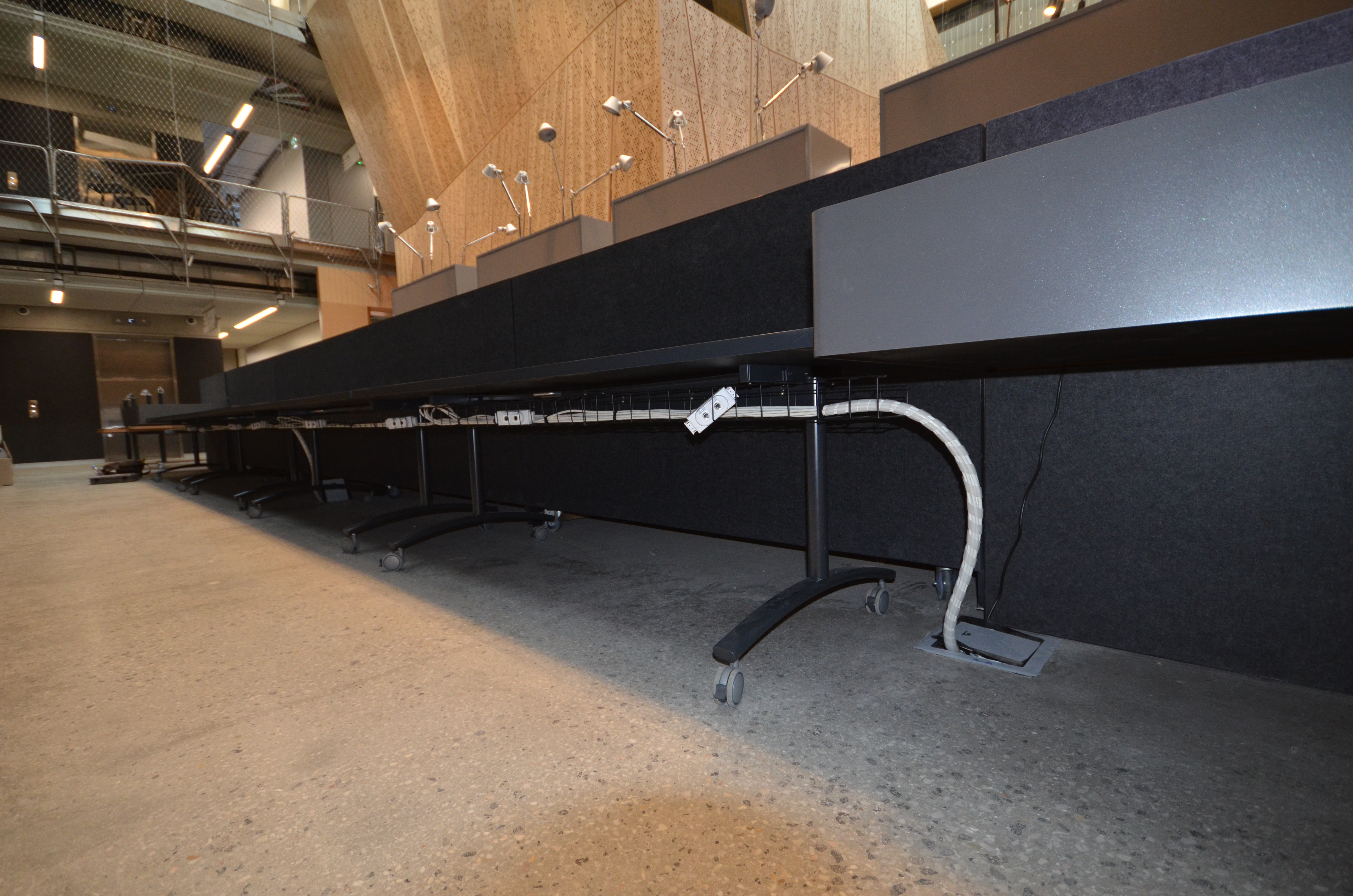 https://archive.abp.unimelb.edu.au/objects/images/Construction/Images/Atrium/Atrium benches/DSD_0071.JPG
