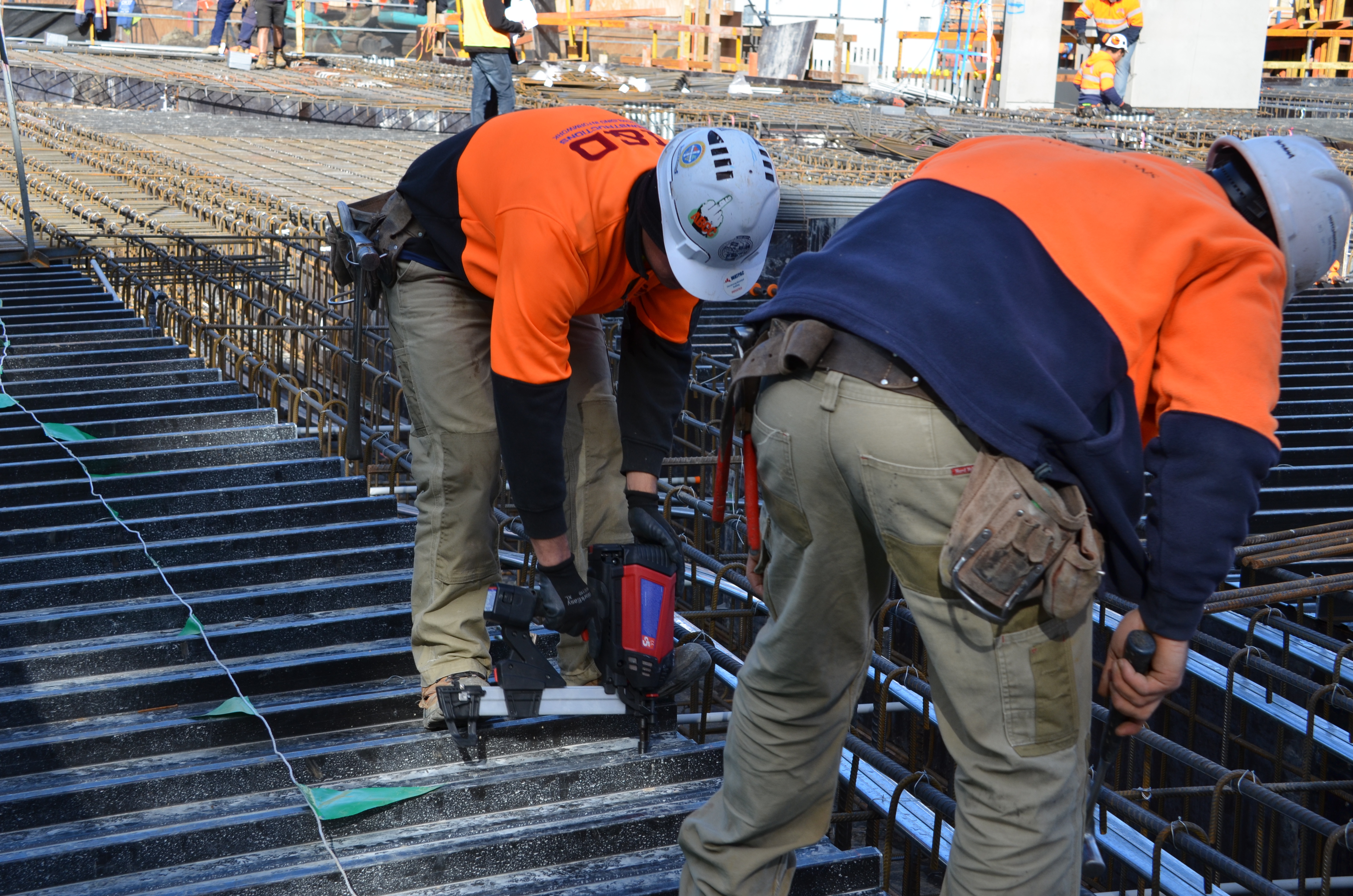https://archive.abp.unimelb.edu.au/objects/images/Construction/Images/Concrete suspended slabs and beams/Ground level & formwork/DSC_1179.JPG