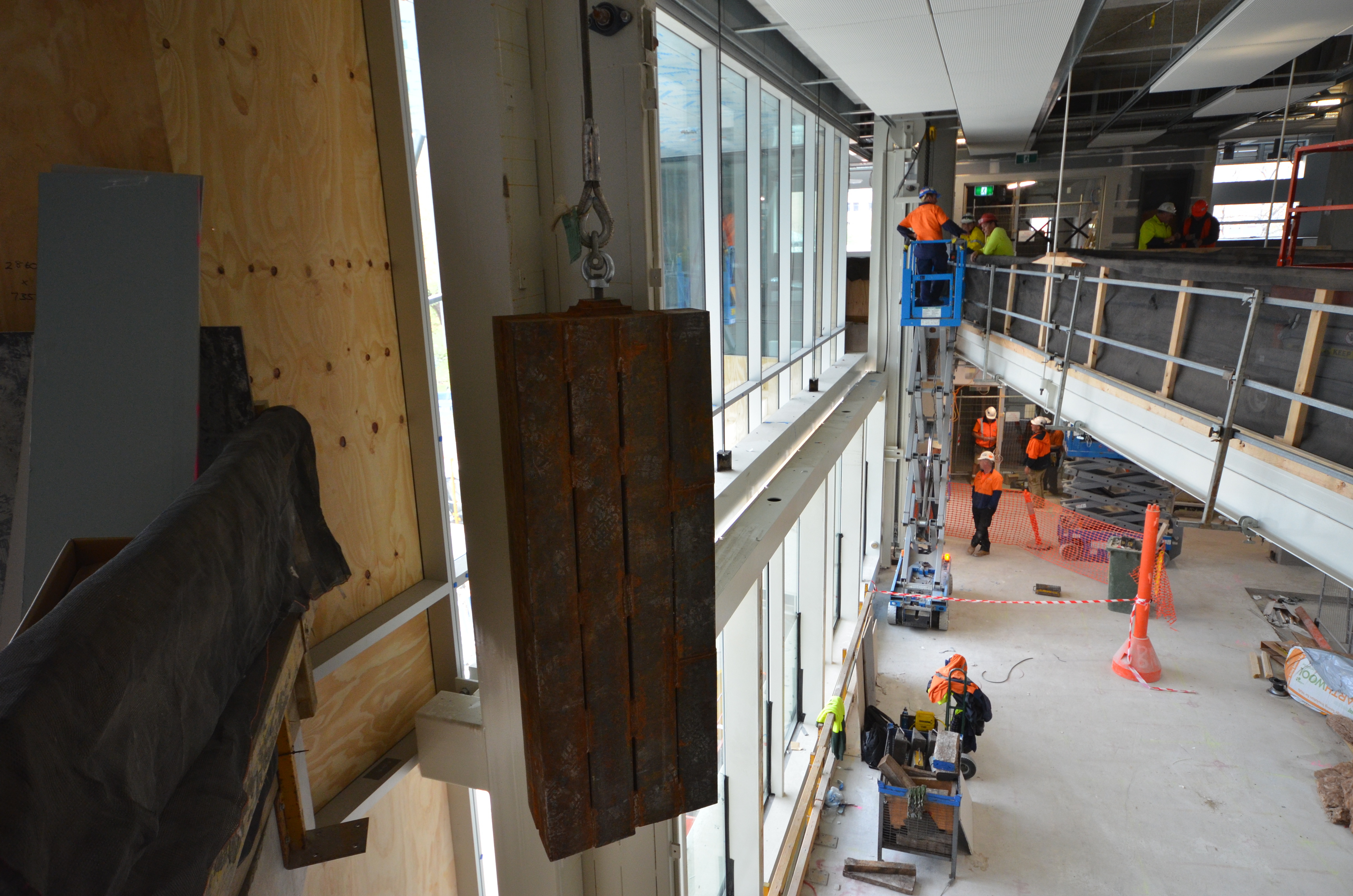 https://archive.abp.unimelb.edu.au/objects/images/Construction/Images/Doors and door frames/Atrium vertical sliding glazed door/DSC_8263.JPG