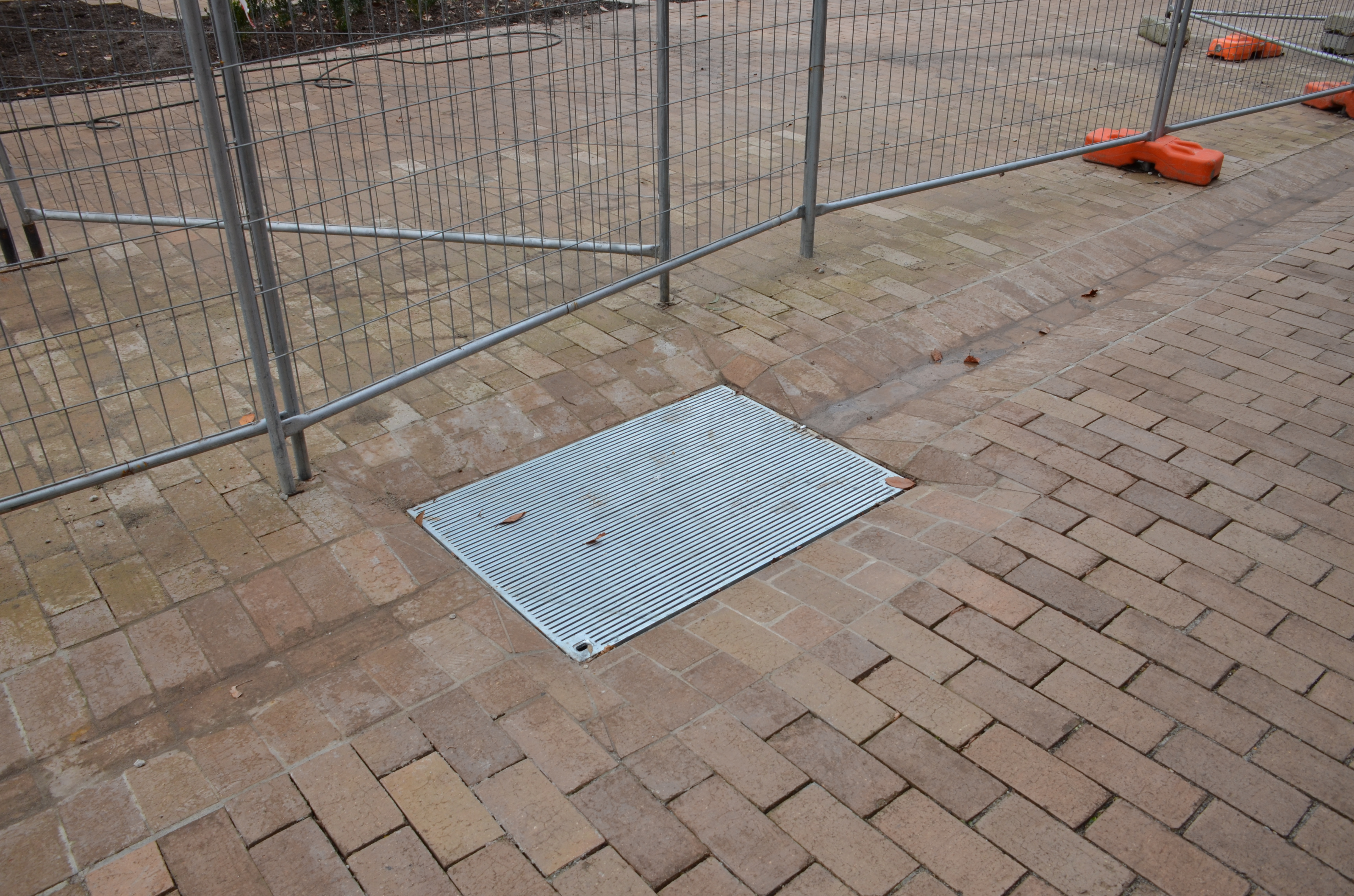 https://archive.abp.unimelb.edu.au/objects/images/Construction/Images/External Works/Brick paving & brick walls/DSC_9767.JPG https://archive.abp.unimelb.edu.au/objects/images/Construction/Images/External Works/Brick paving & brick walls/DSC_9767.JPG