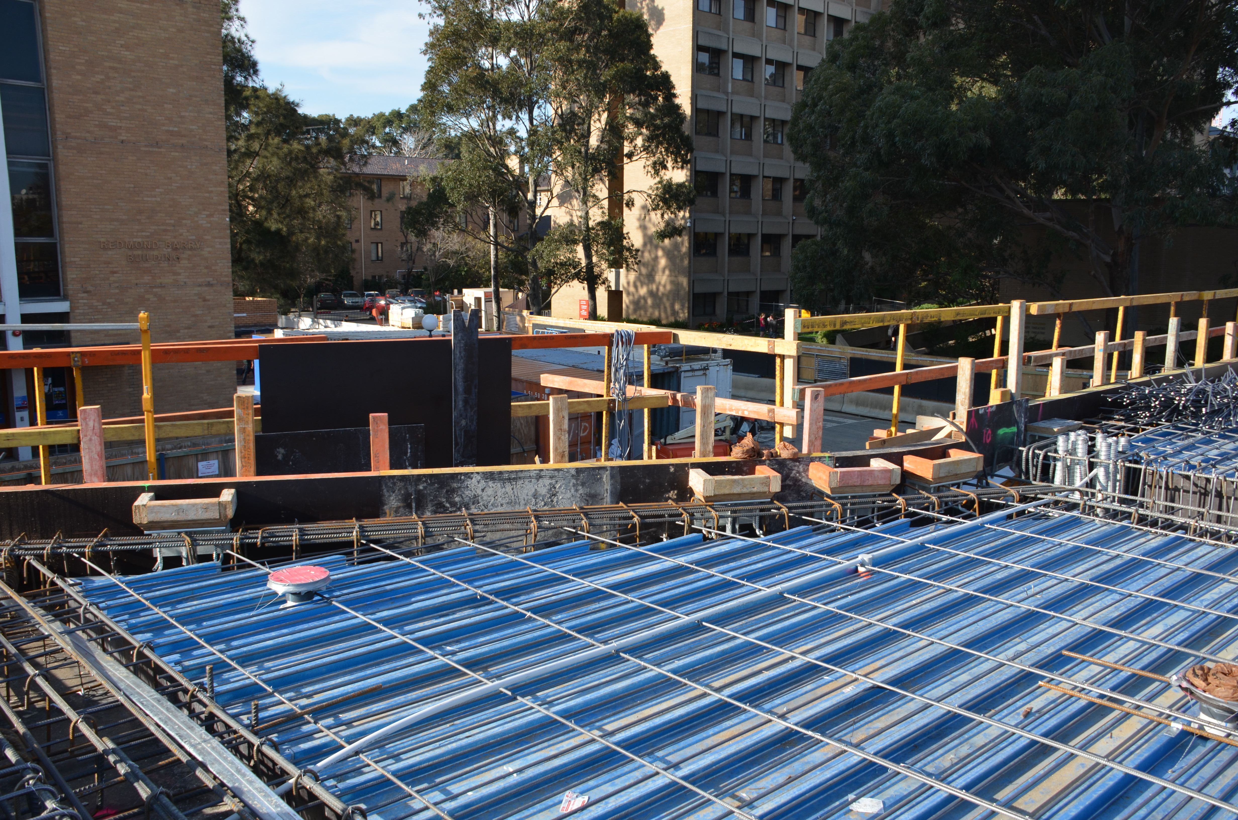 https://archive.abp.unimelb.edu.au/objects/images/Construction/Images/Concrete suspended slabs and beams/Cast in brackets/DSC_1679.JPG
