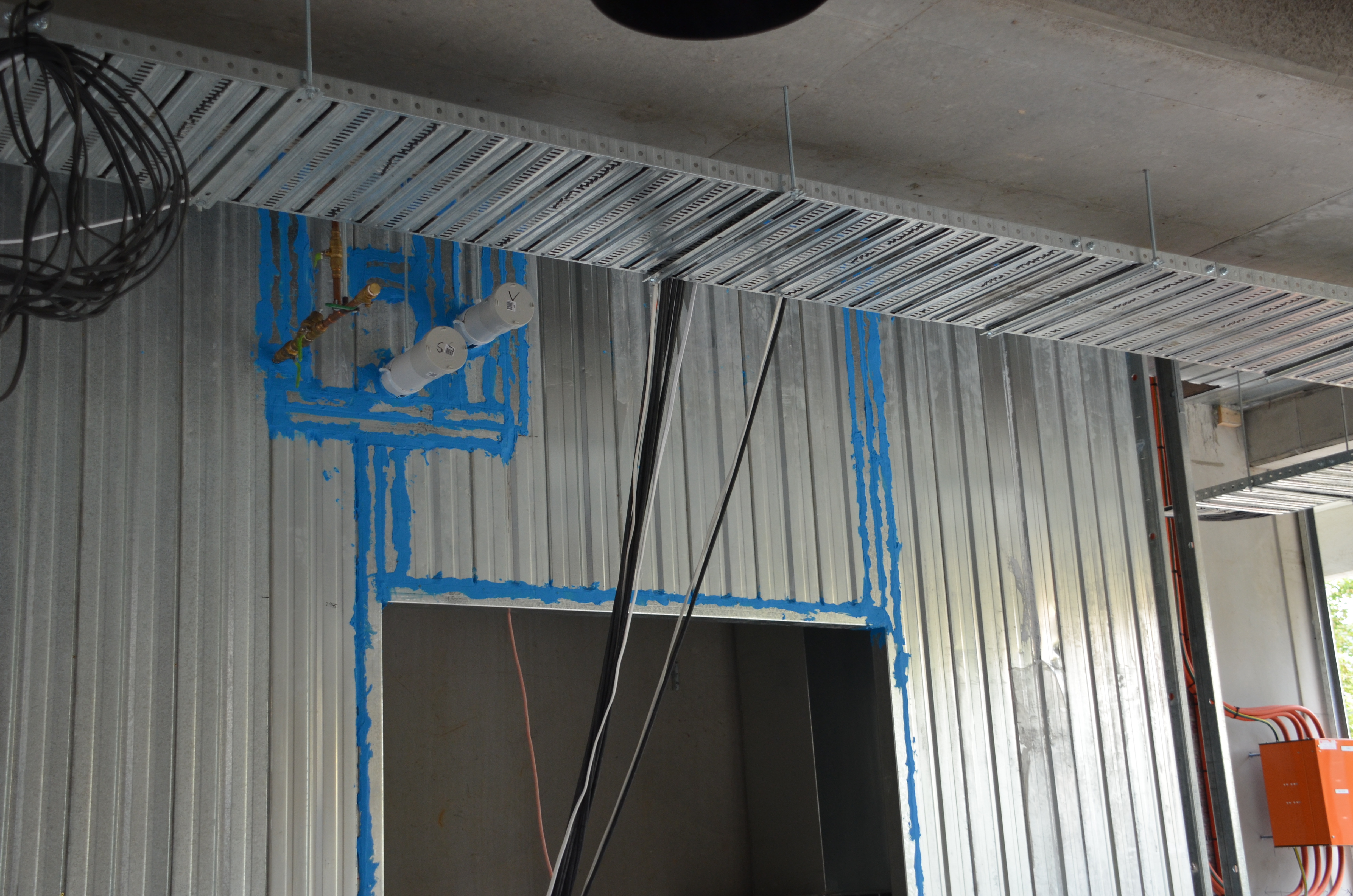 https://archive.abp.unimelb.edu.au/objects/images/Construction/Images/Services/Riser shafts/DSC_5088.JPG