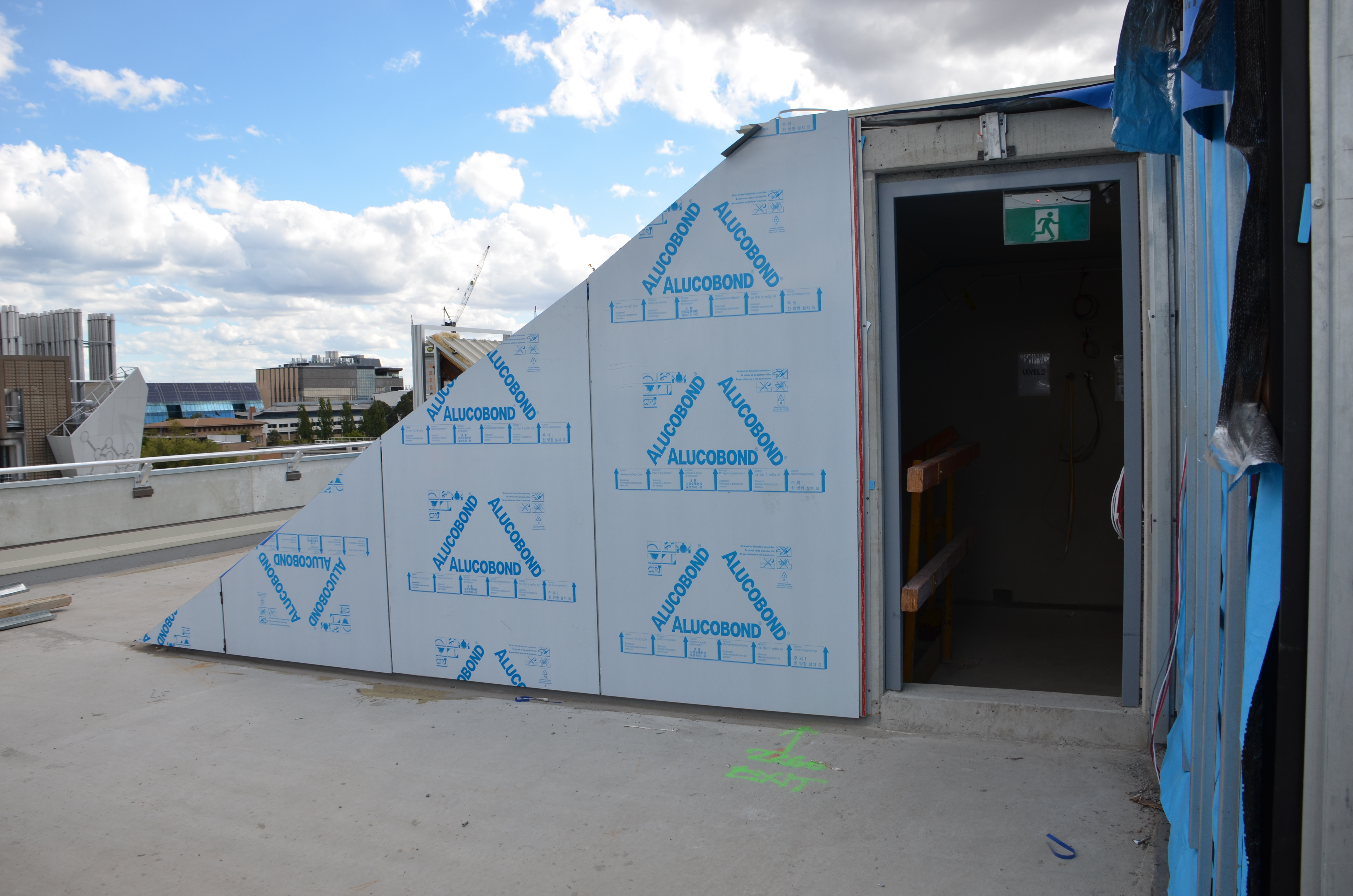 https://archive.abp.unimelb.edu.au/objects/images/Construction/Images/Roof/Sheet wall claddings/Composite sheet/DSC_6401.JPG
