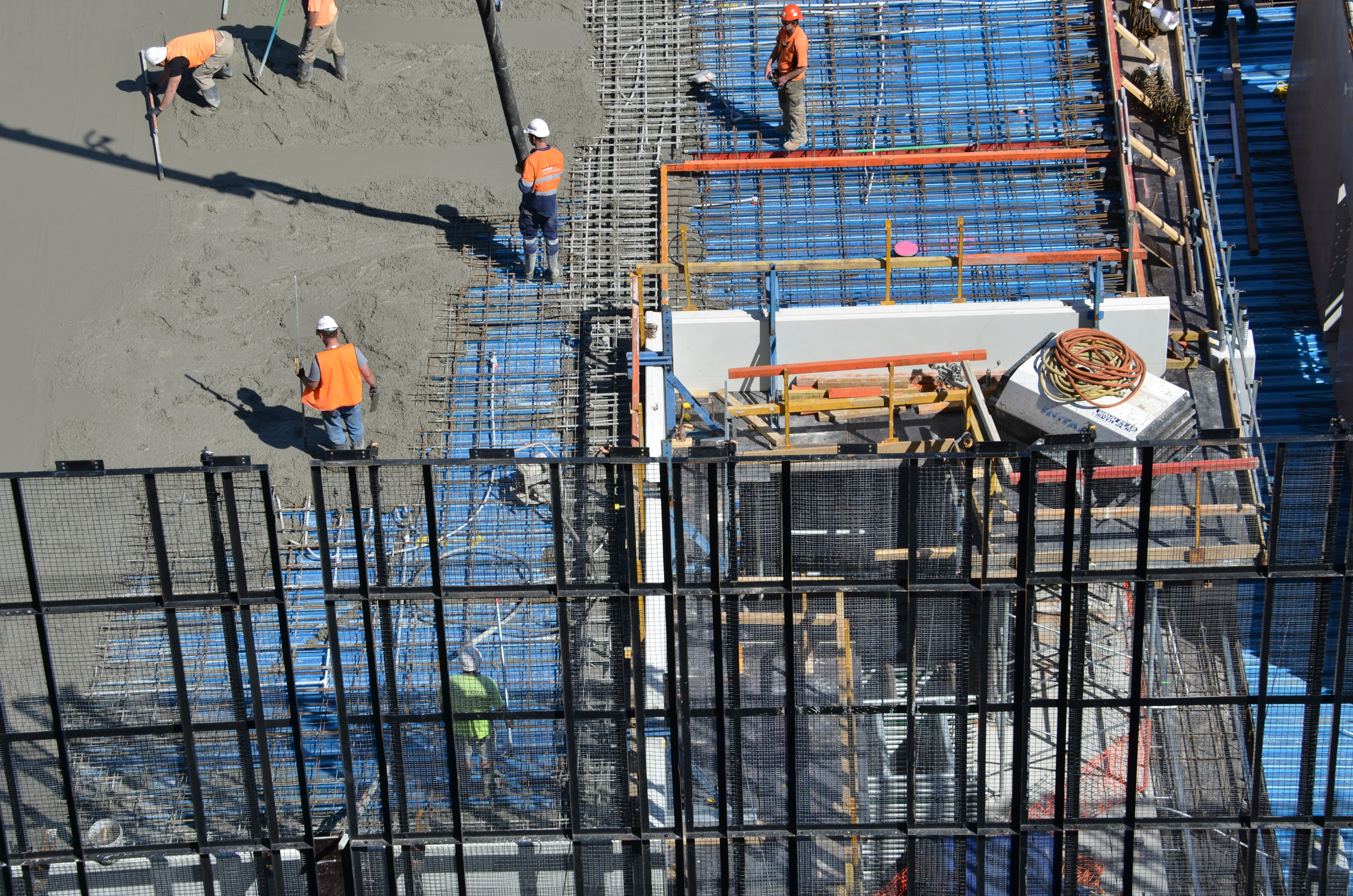 https://archive.abp.unimelb.edu.au/objects/images/Construction/Images/Concrete suspended slabs and beams/Levels 1-5 & formwork/DSC_2519.JPG