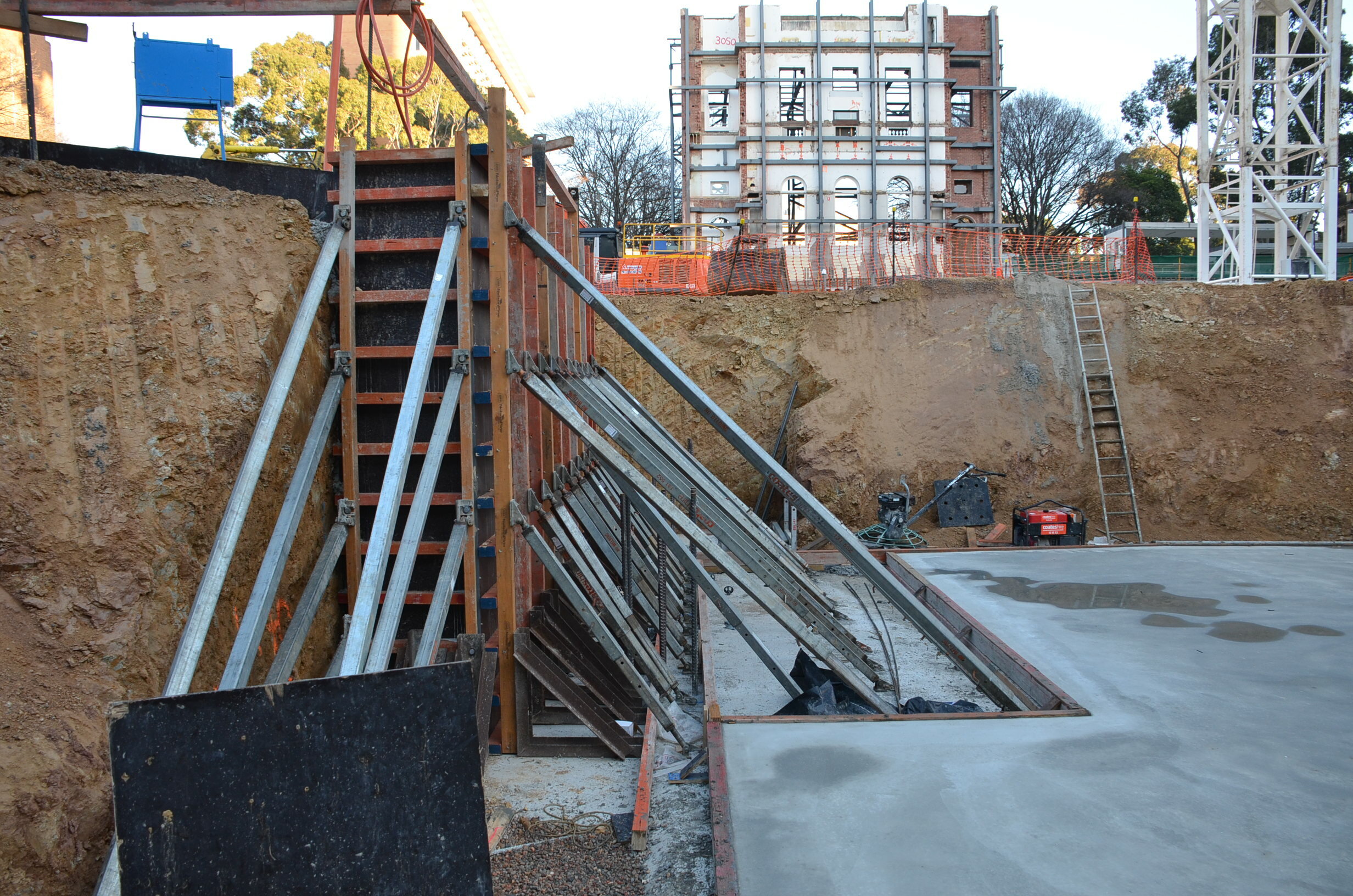 https://archive.abp.unimelb.edu.au/objects/images/Construction/Images/Pad footings & raft footings/DSC_0411.JPG