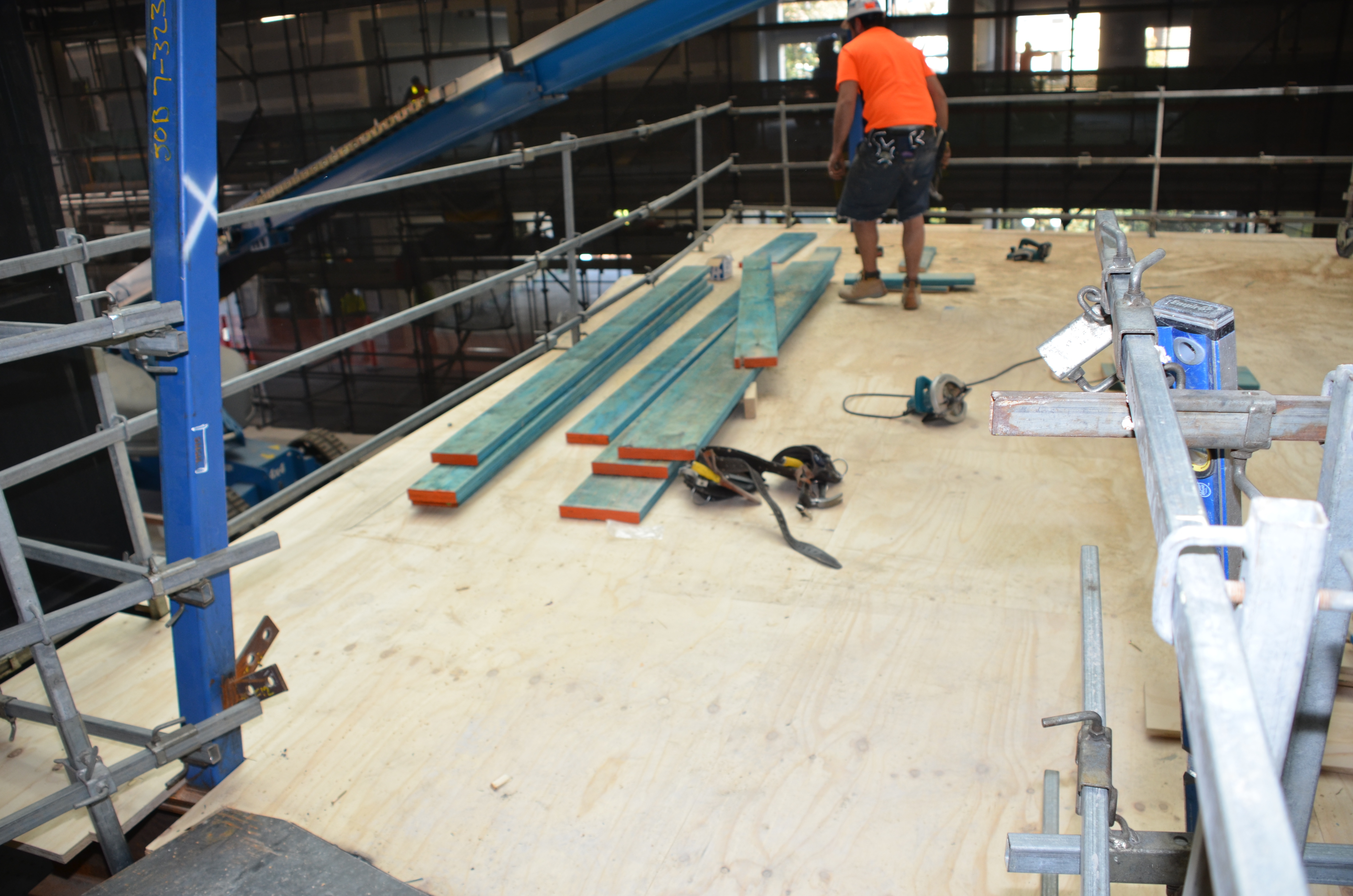 https://archive.abp.unimelb.edu.au/objects/images/Construction/Images/Hanging studio/Timber floors and plywood/DSC_6530.JPG https://archive.abp.unimelb.edu.au/objects/images/Construction/Images/Hanging studio/Timber floors and plywood/DSC_6530.JPG